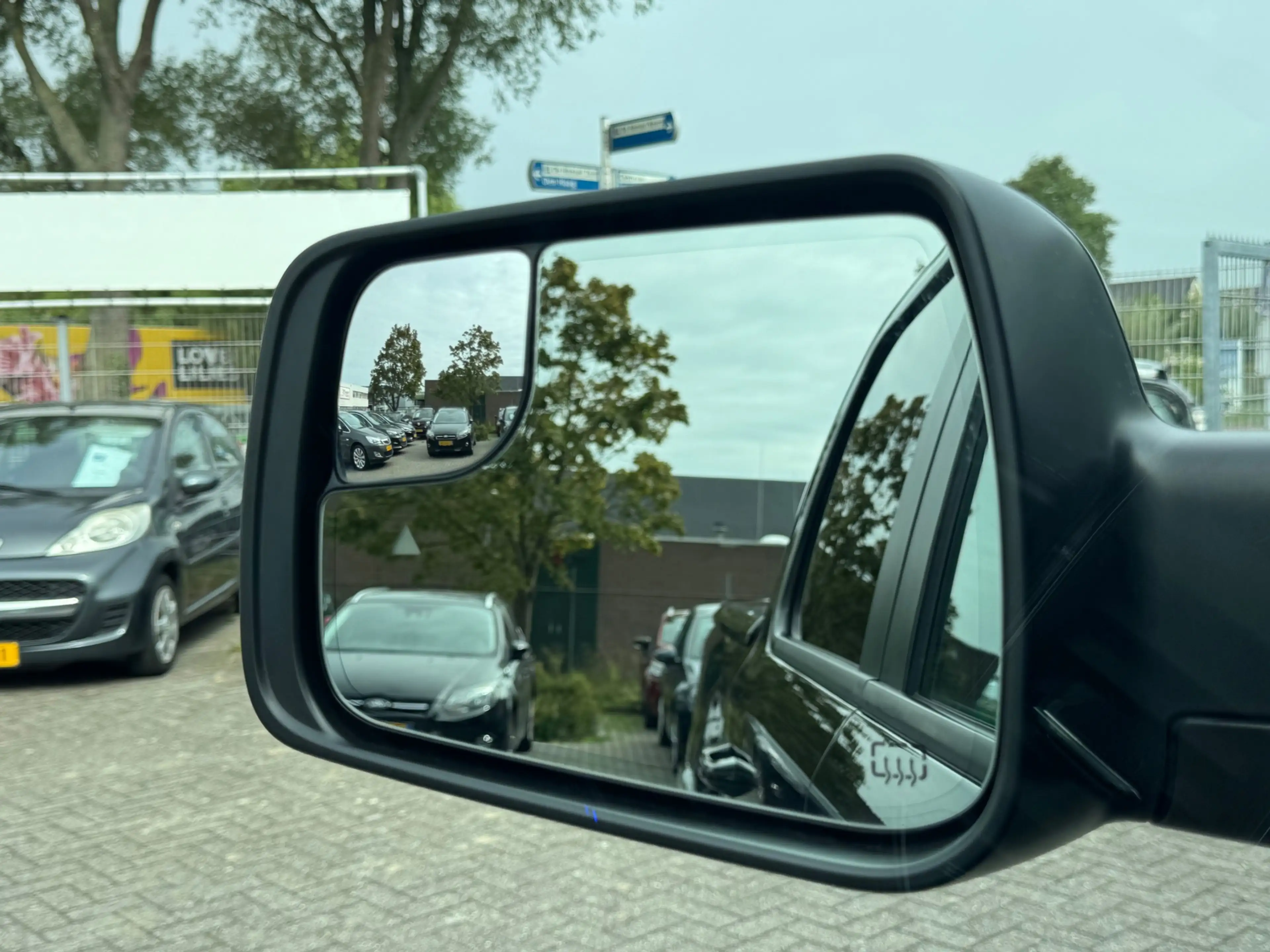 Dodge RAM 1500 5.7 V8 4x4 Crew Cab Limited Pano | H&K | HUD — photo 42