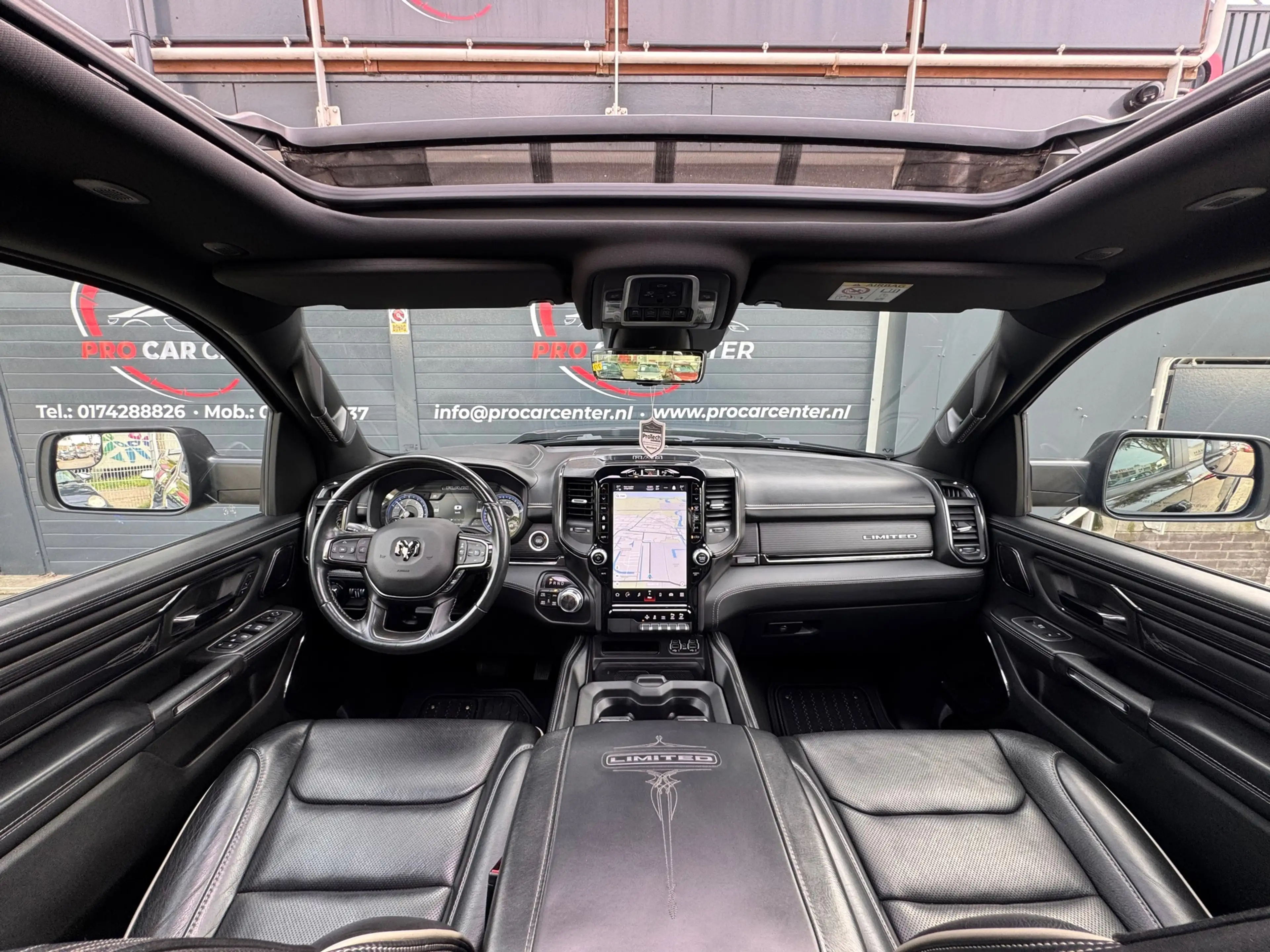 Dodge RAM 1500 5.7 V8 4x4 Crew Cab Limited Pano | H&K | HUD — photo 13