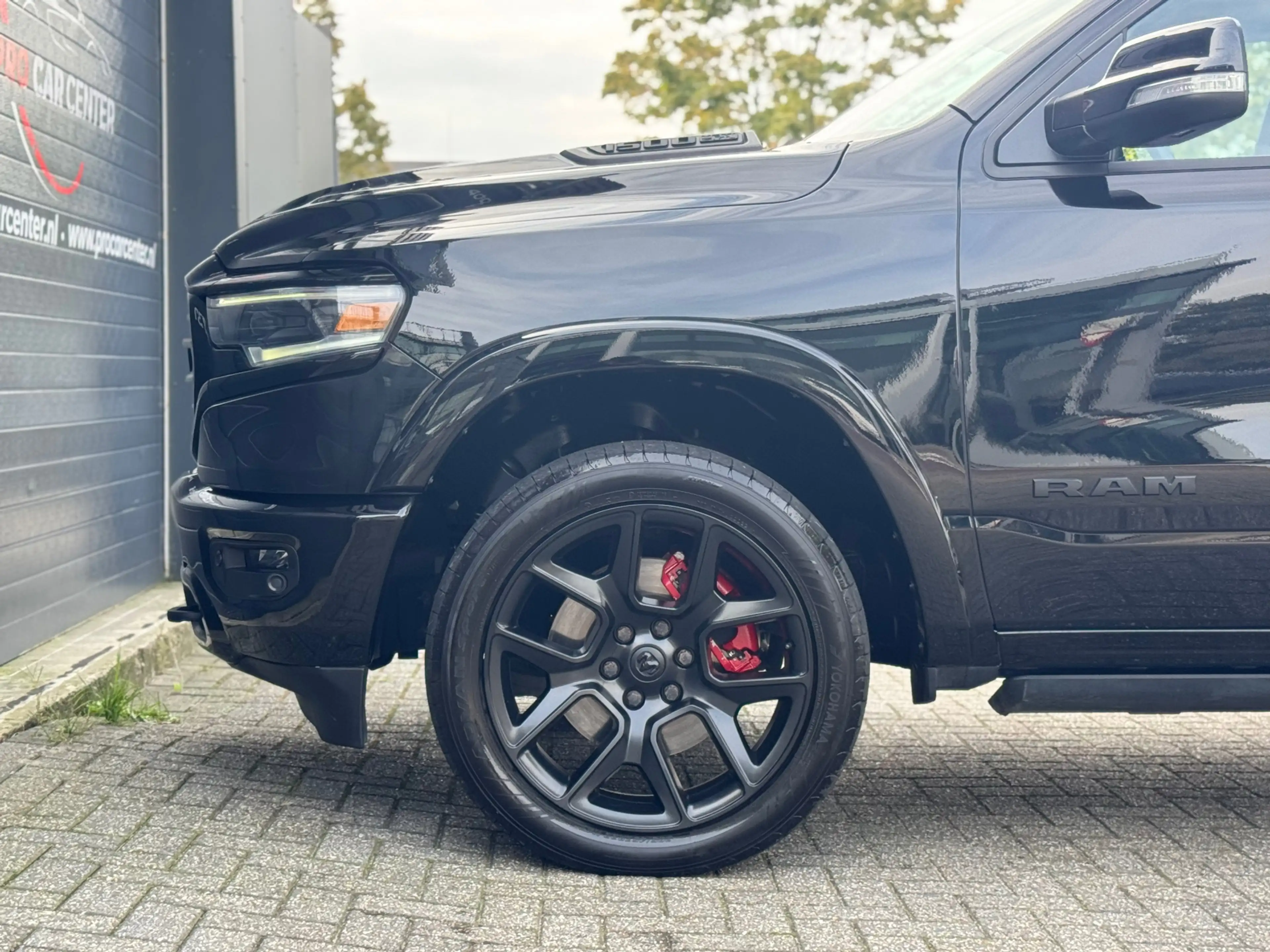 Dodge RAM 1500 5.7 V8 4x4 Crew Cab Limited Pano | H&K | HUD — photo 21