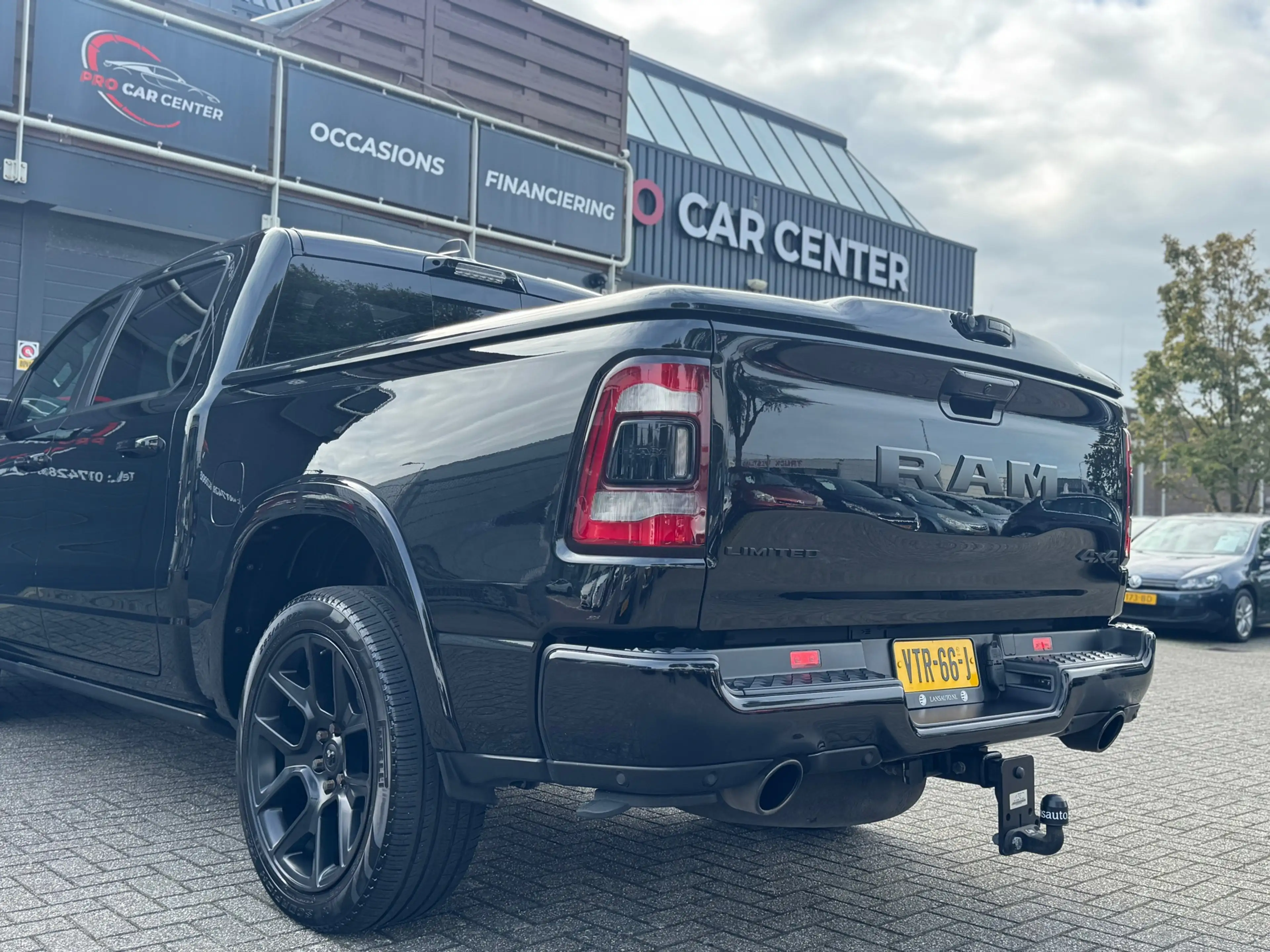Dodge RAM 1500 5.7 V8 4x4 Crew Cab Limited Pano | H&K | HUD — photo 23