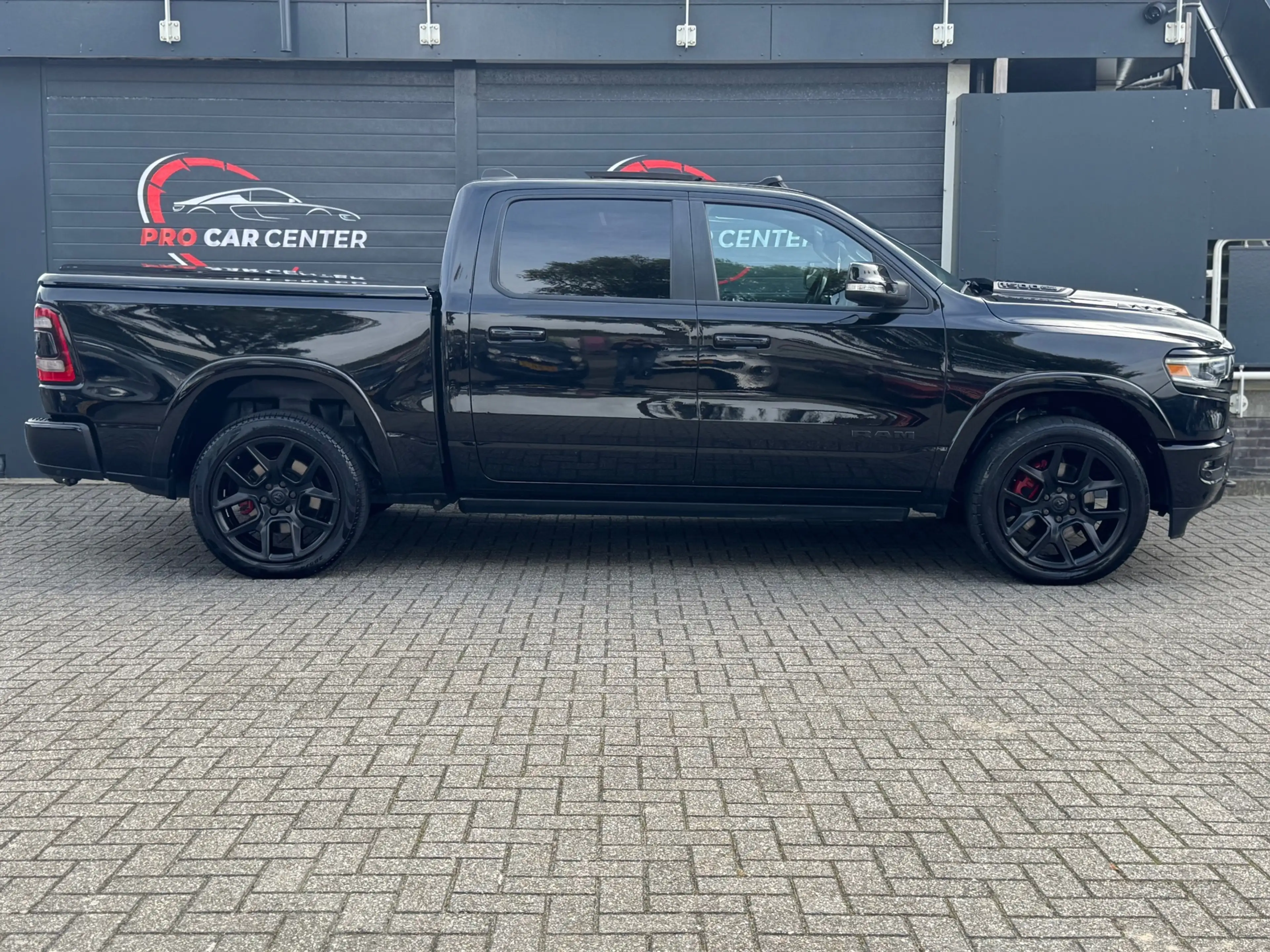 Dodge RAM 1500 5.7 V8 4x4 Crew Cab Limited Pano | H&K | HUD — photo 8