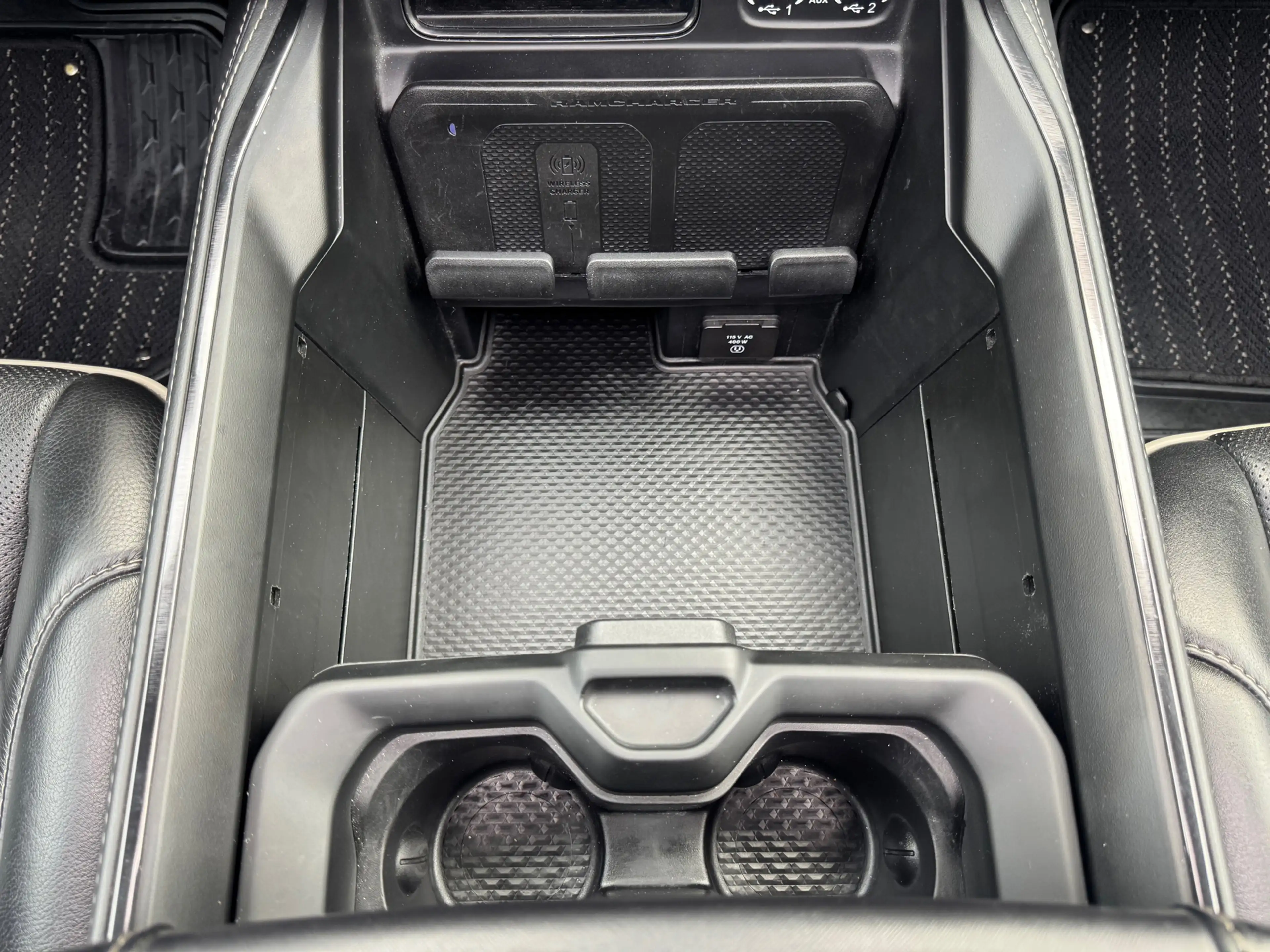 Dodge RAM 1500 5.7 V8 4x4 Crew Cab Limited Pano | H&K | HUD — photo 37
