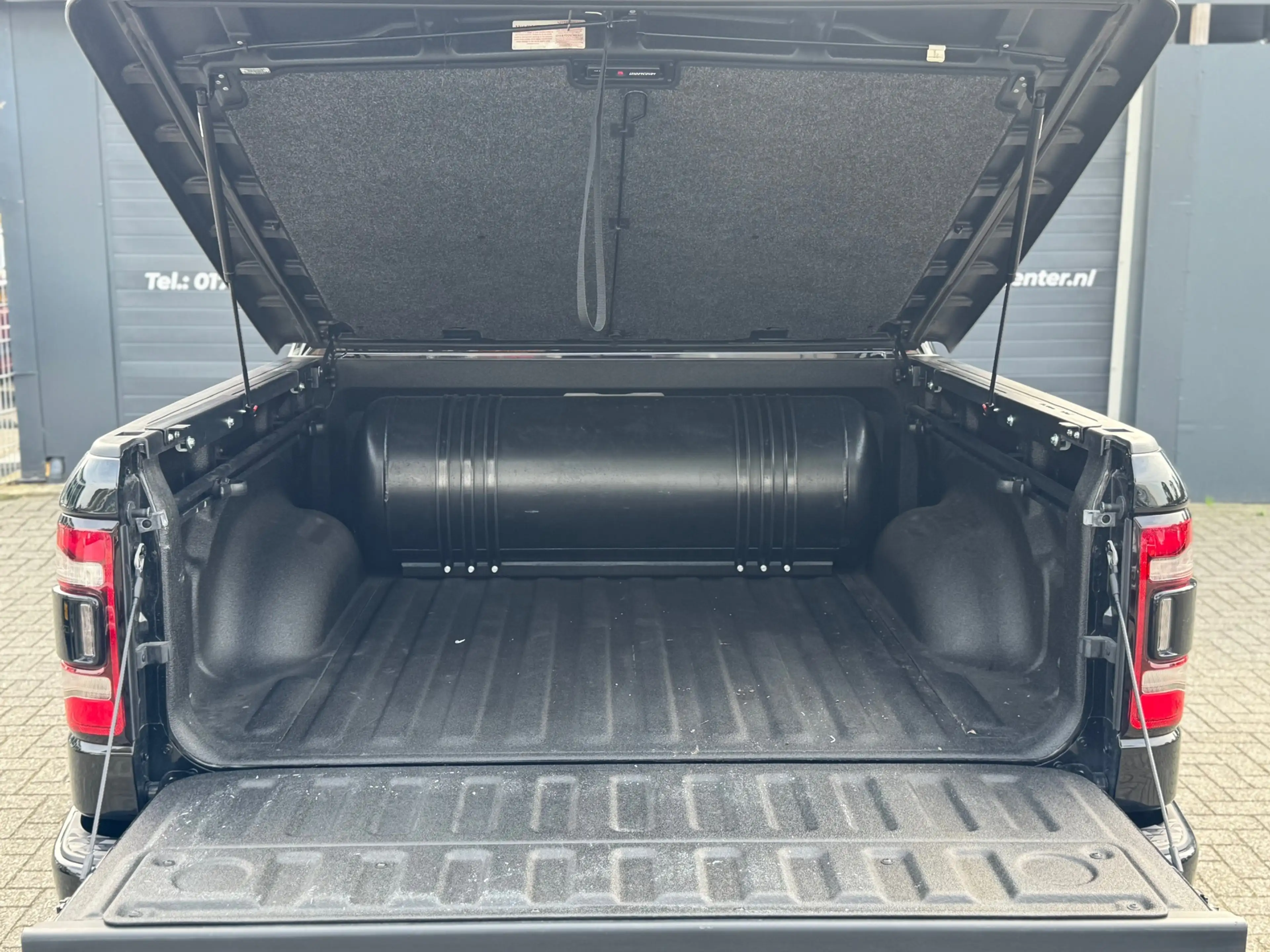Dodge RAM 1500 5.7 V8 4x4 Crew Cab Limited Pano | H&K | HUD — photo 11