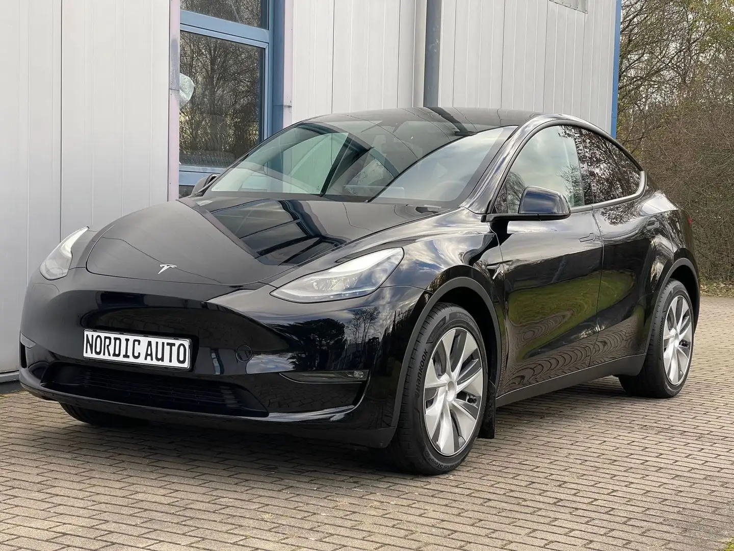 Tesla Model Y Long Range Dual Motor AWD Noir - 1