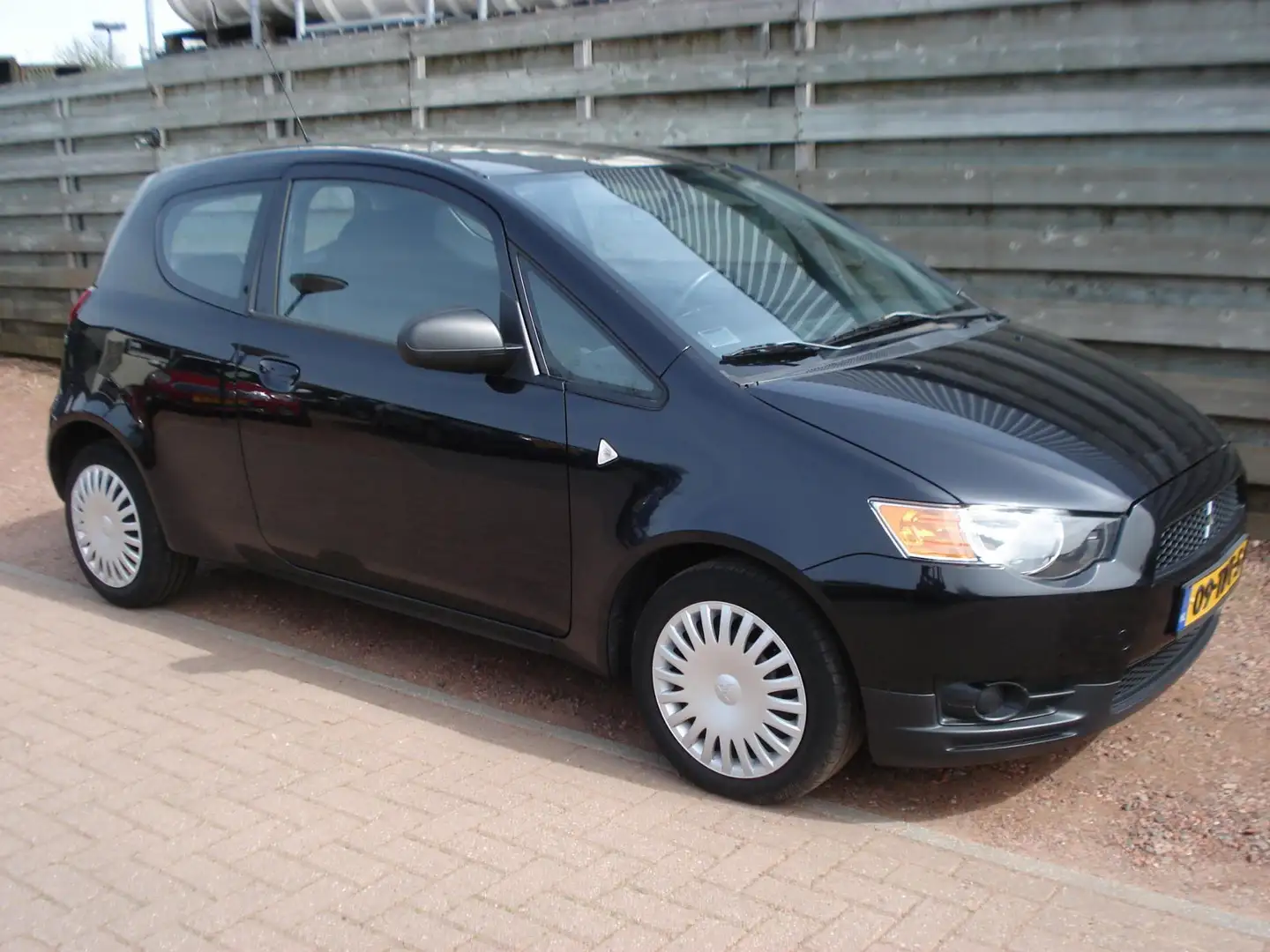 Mitsubishi Colt 1.1 Edition One Zwart - 1