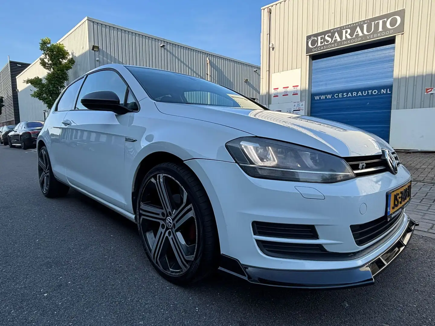 Volkswagen Golf VOLKSWAGEN GOLF 1.4 TSI R LINE AUTOMAAT Wit - 1