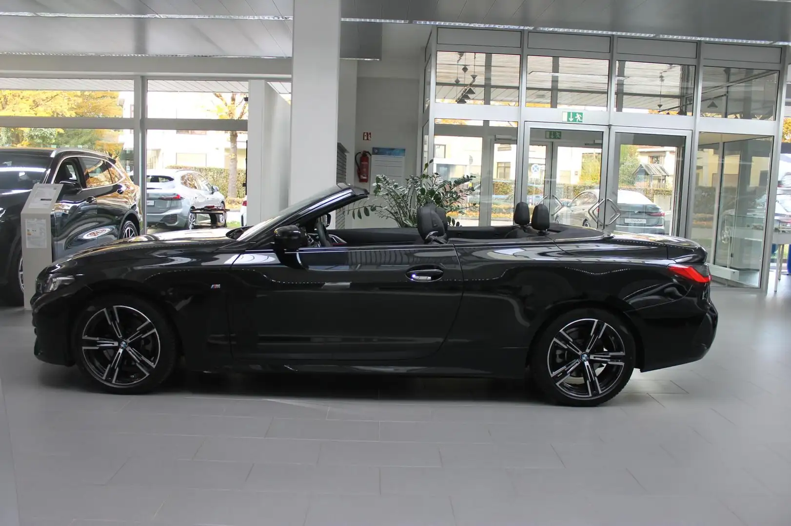 BMW 420 d Cabrio M Sport ACC KoZg L-Heizung Nackenw Schwarz - 2