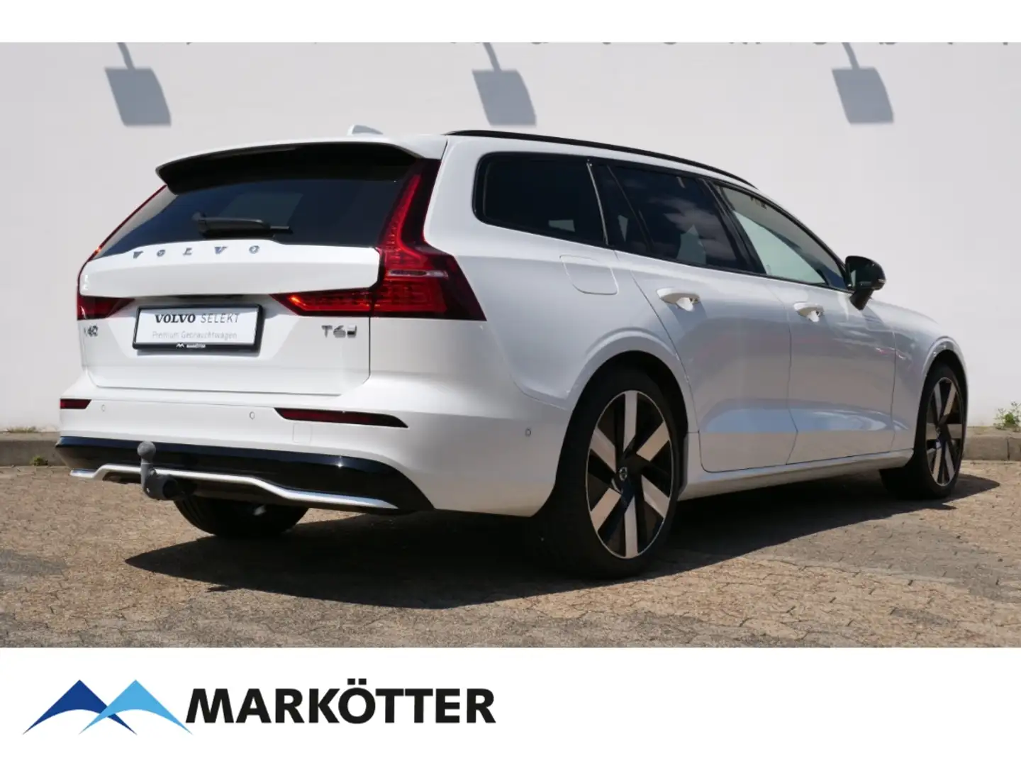 Volvo V60 T6 AWD Recharge Ultra Dark AHK/360CAM/PANO Wit - 2