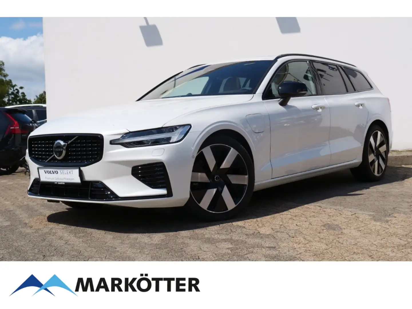 Volvo V60 T6 AWD Recharge Ultra Dark AHK/360CAM/PANO Wit - 1