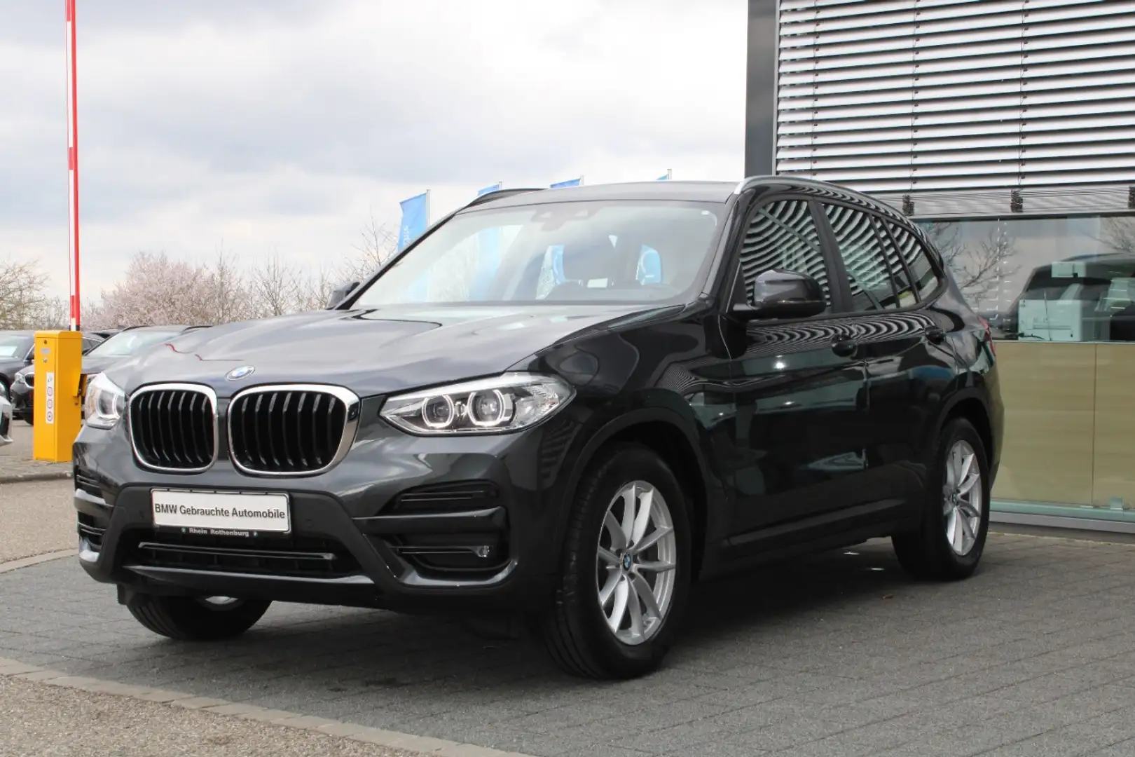 BMW X3 xDrive20i Navi LED AHK SH Pano wenig km Grau - 1
