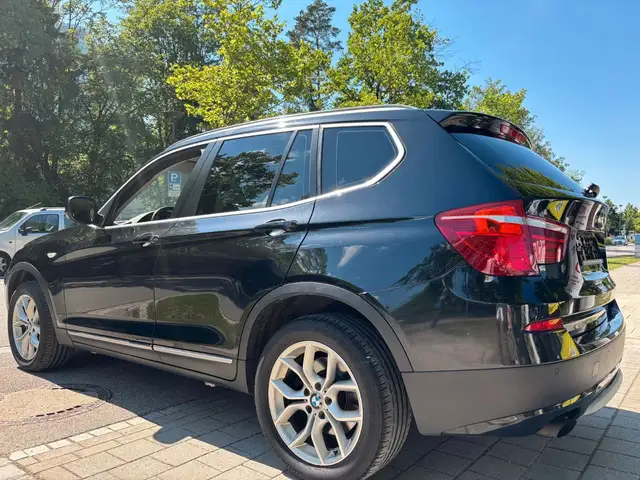 BMW X3 view 3