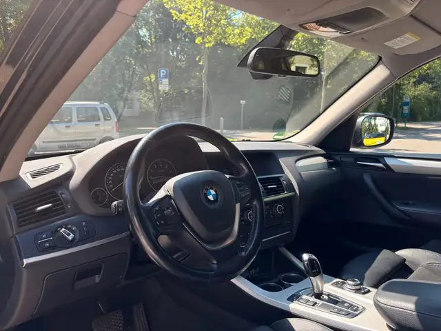 BMW X3 view 12