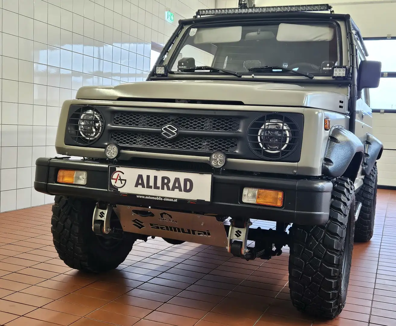 Suzuki SJ Samurai 4WD Allrad Restauriert Bej - 1