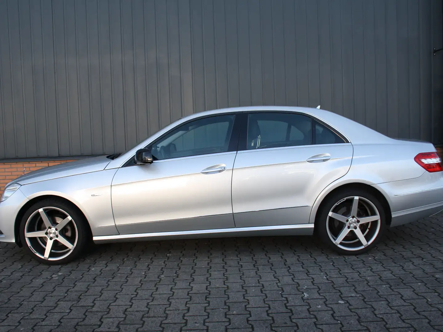 Mercedes-Benz E 200 200 CGI Bns Cl. Av.g Grijs - 2