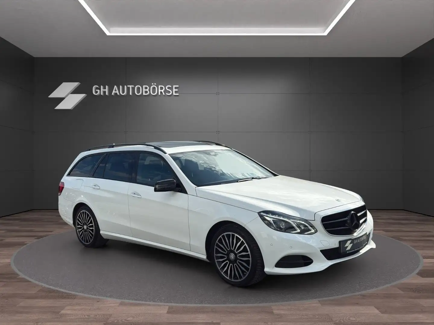 Mercedes-Benz E 220 T BlueTec 4Matic|S-DACH|AHK|R-KAME|LED|EU6 Weiß - 2