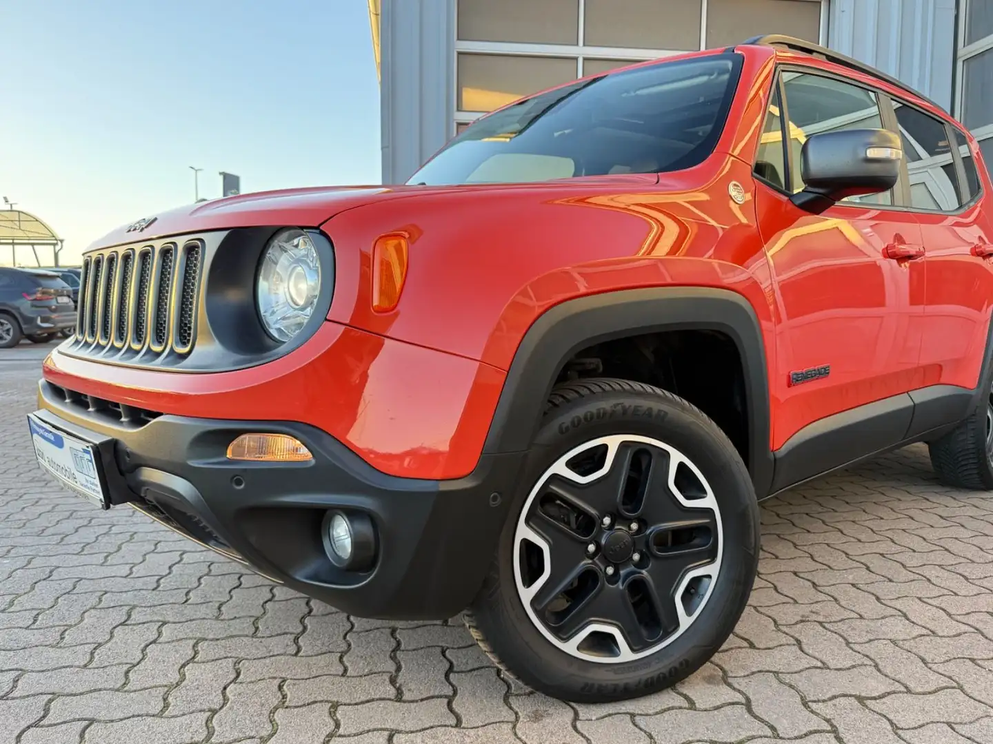 Jeep Renegade Trailhawk 4WD Xenon/Leder/Pano/1Hand Orange - 2