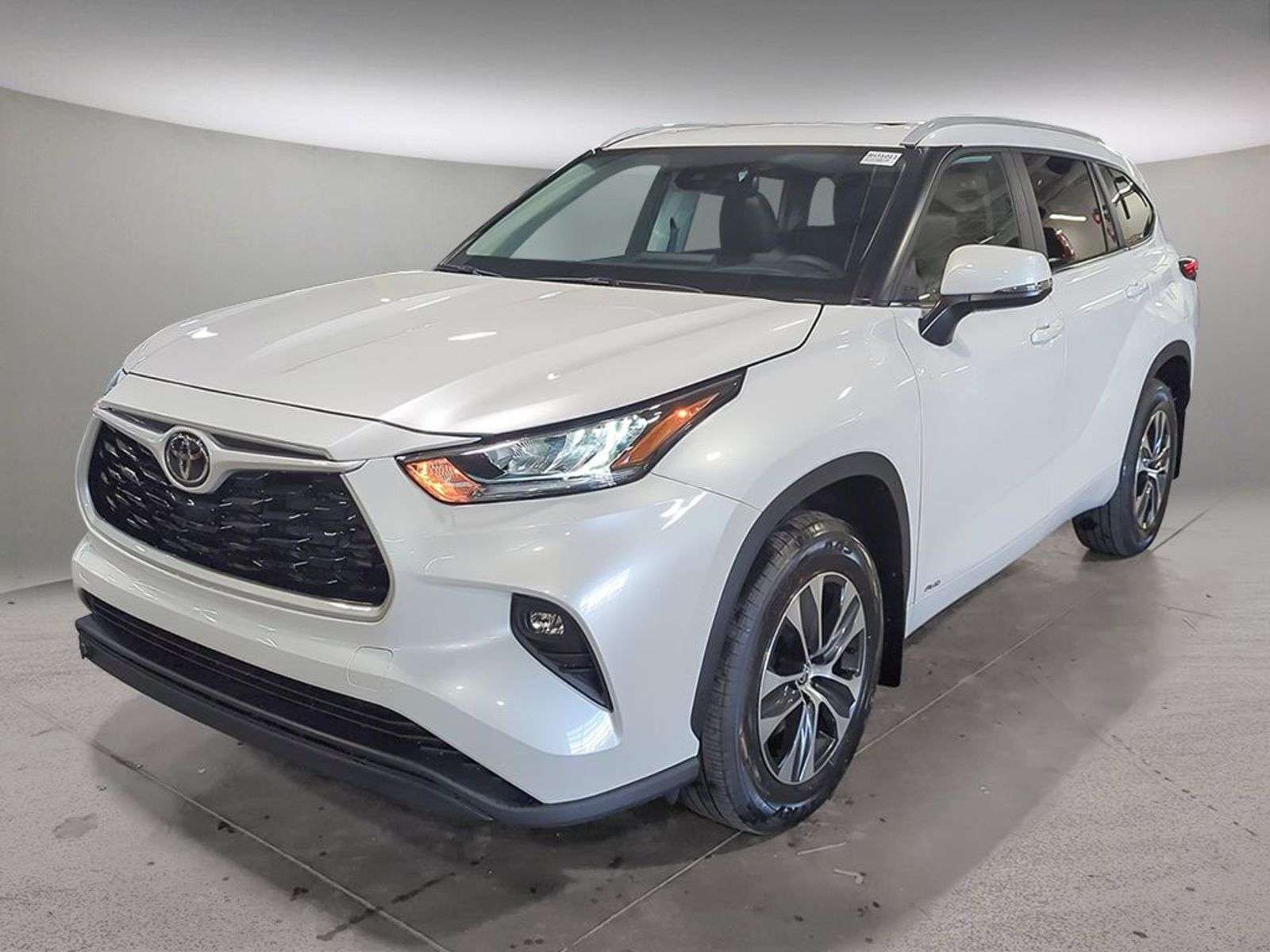 2026 Toyota Highlander HYBRID XLE; LEATHER, SUNROOF, SAFETY SENSE 2.5, SM