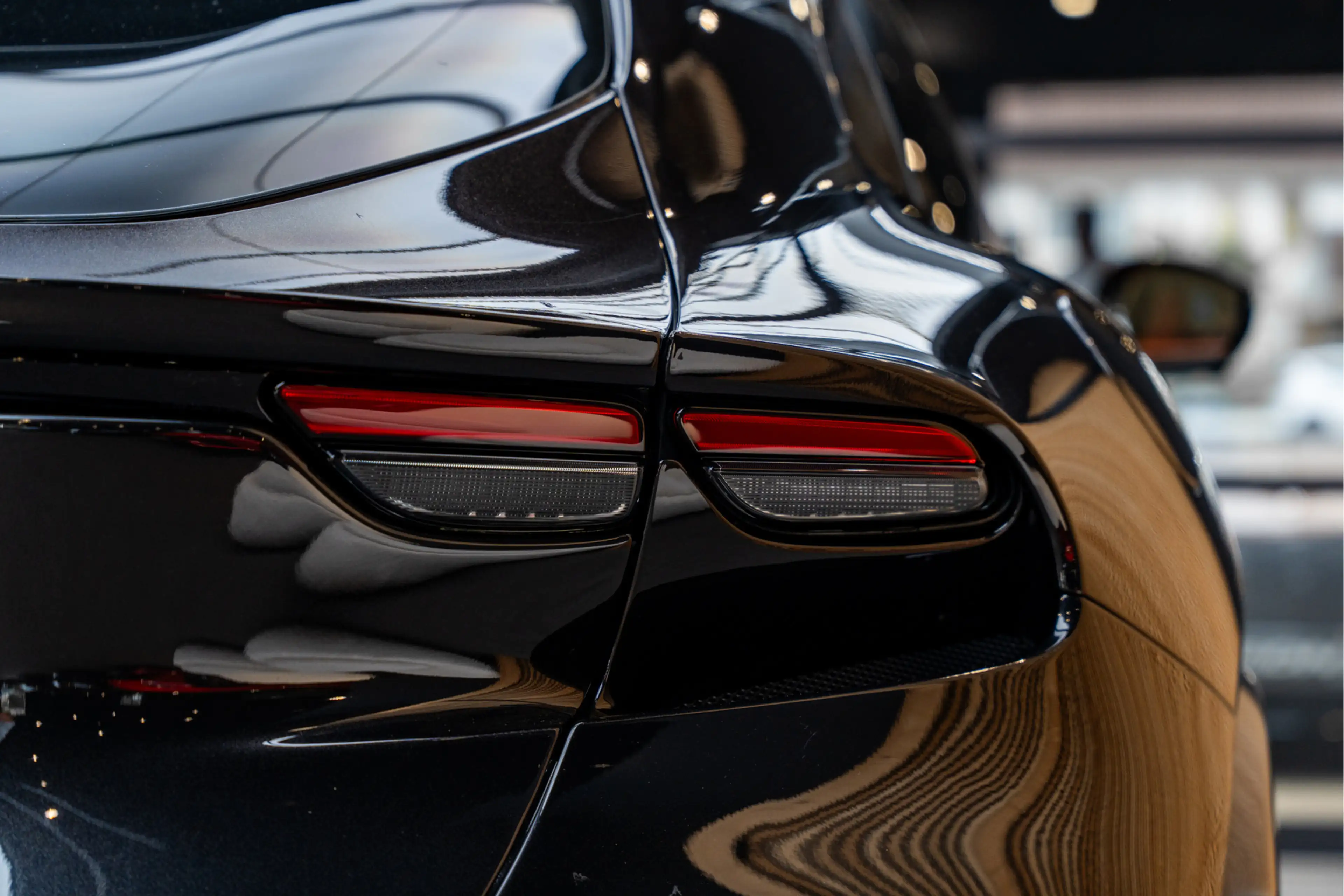 Ferrari Purosangue Airbrushed Shields Arancio Full Carbon 6.5 V12 — photo 20
