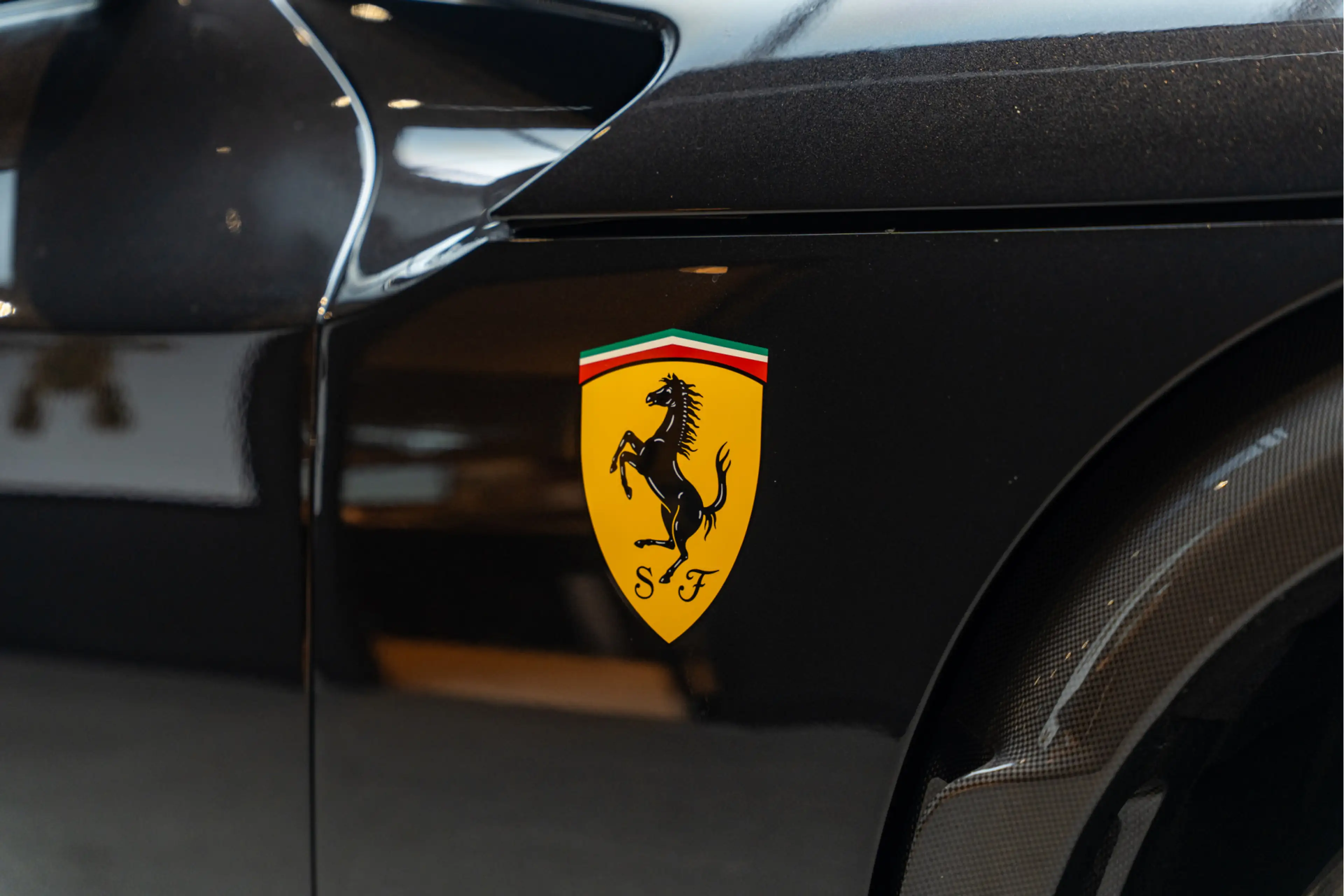 Ferrari Purosangue Airbrushed Shields Arancio Full Carbon 6.5 V12 — photo 15