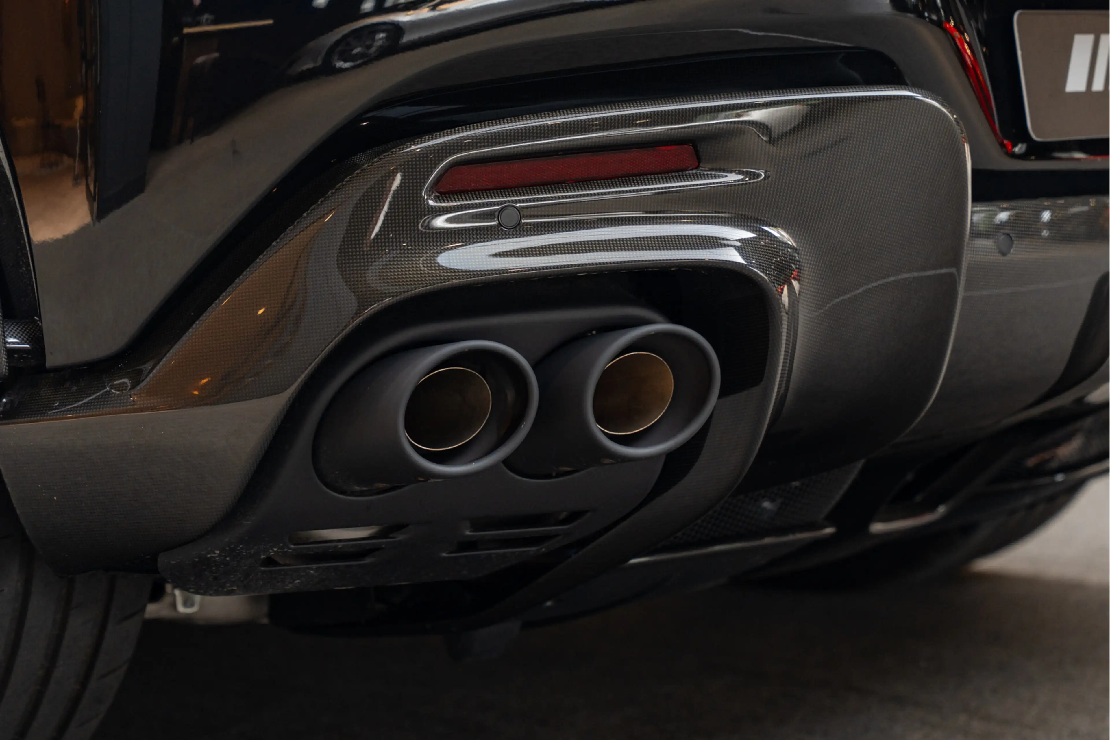 Ferrari Purosangue Airbrushed Shields Arancio Full Carbon 6.5 V12 — photo 23