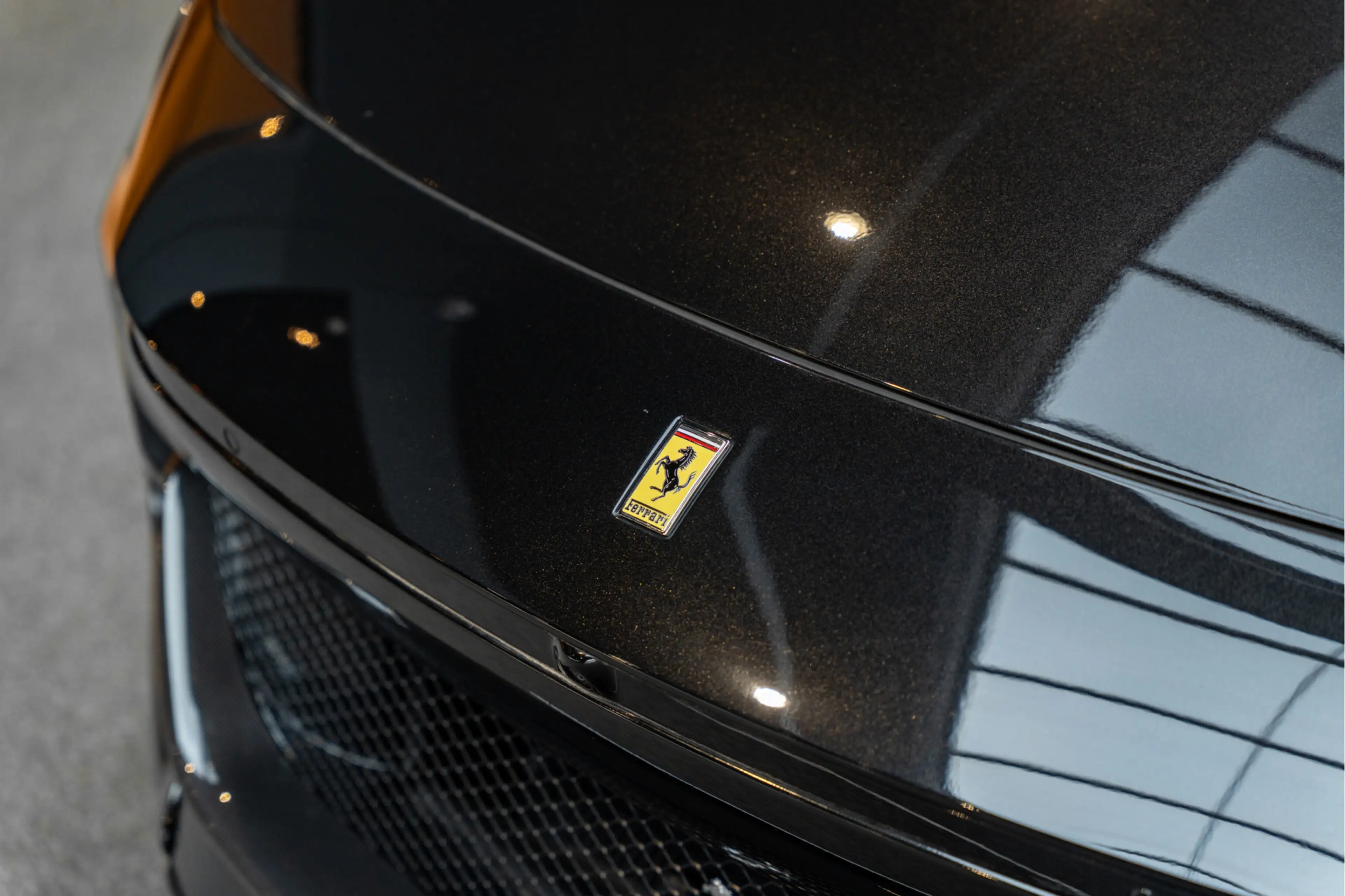 Ferrari Purosangue Airbrushed Shields Arancio Full Carbon 6.5 V12 — photo 17