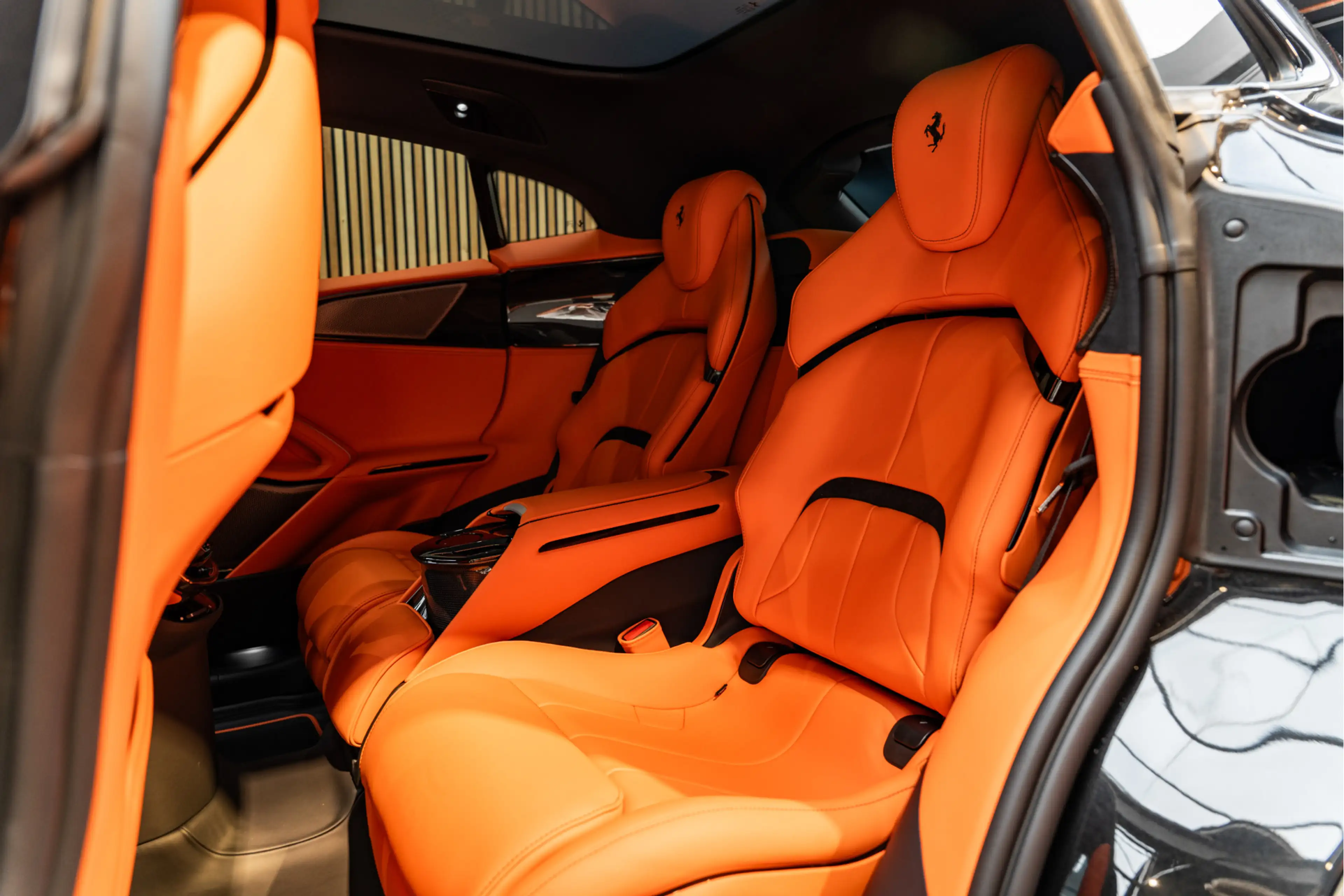 Ferrari Purosangue Airbrushed Shields Arancio Full Carbon 6.5 V12 — photo 10