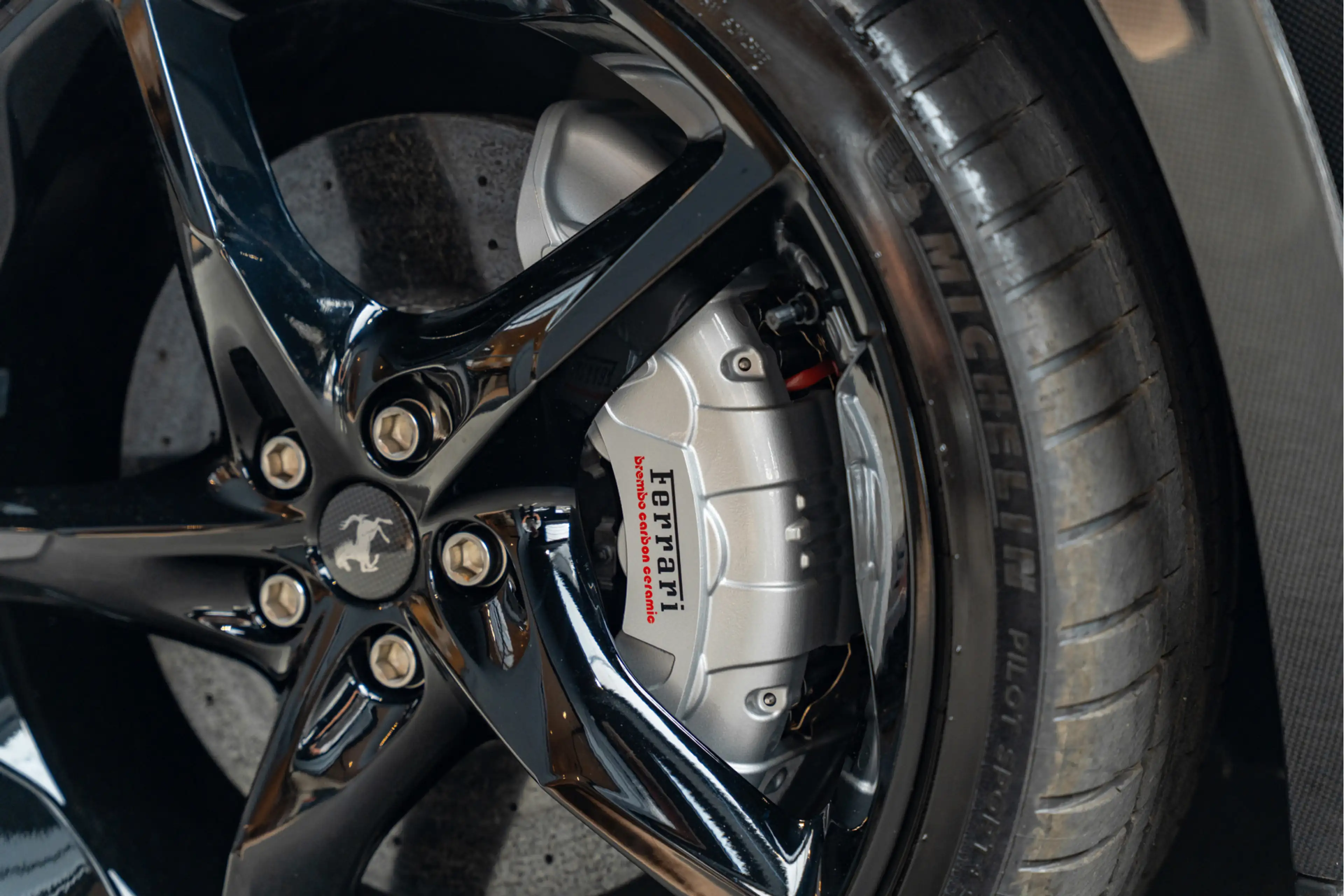 Ferrari Purosangue Airbrushed Shields Arancio Full Carbon 6.5 V12 — photo 14