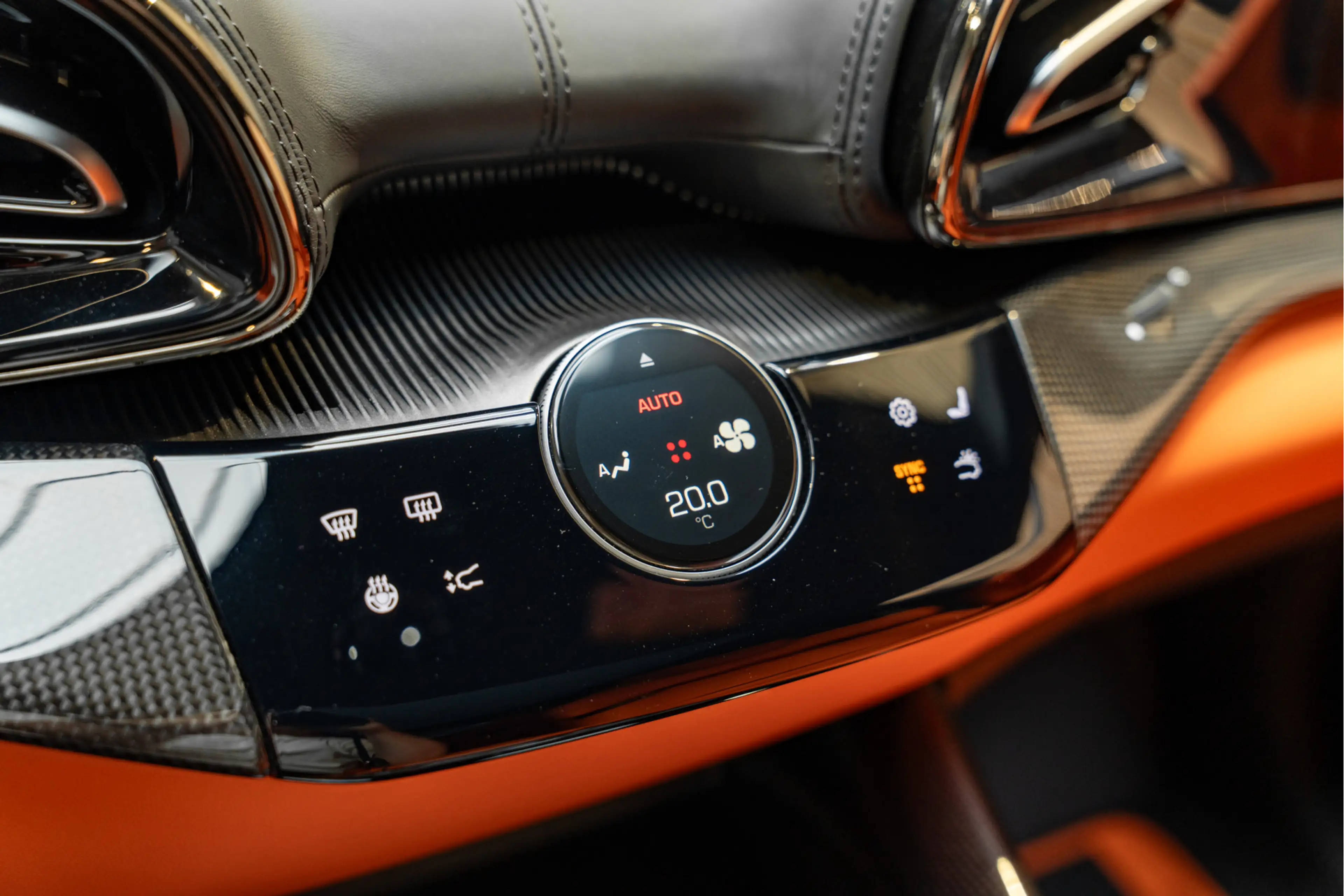 Ferrari Purosangue Airbrushed Shields Arancio Full Carbon 6.5 V12 — photo 43