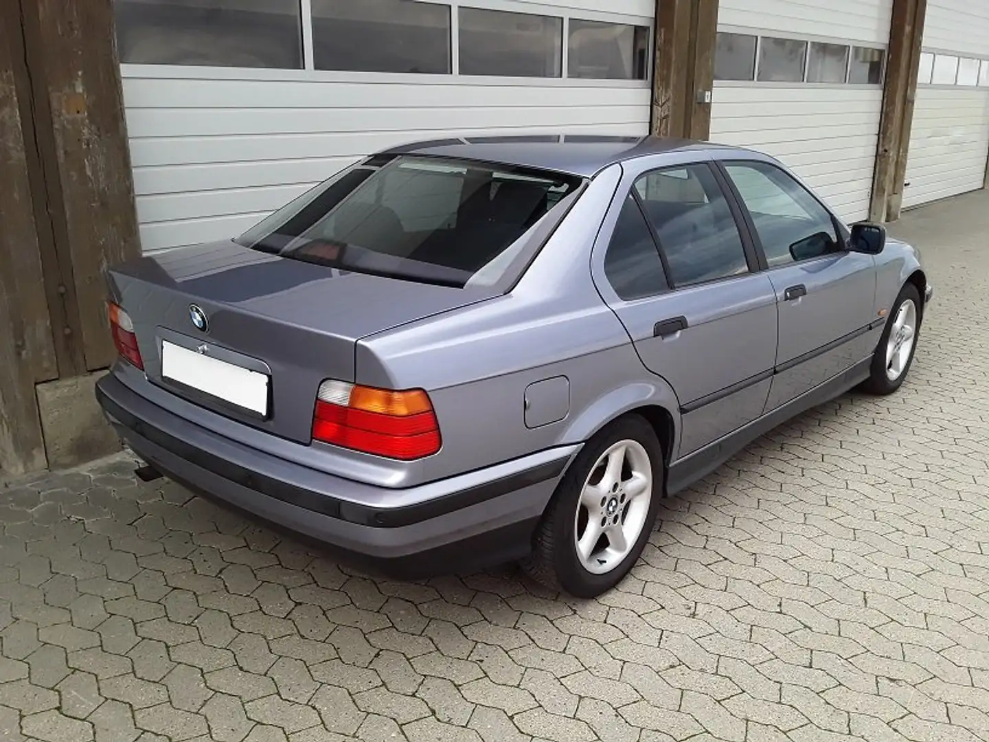 BMW 318 iA E36 Limo samoablau+Samt, Klima, wunderschön Albastru - 2