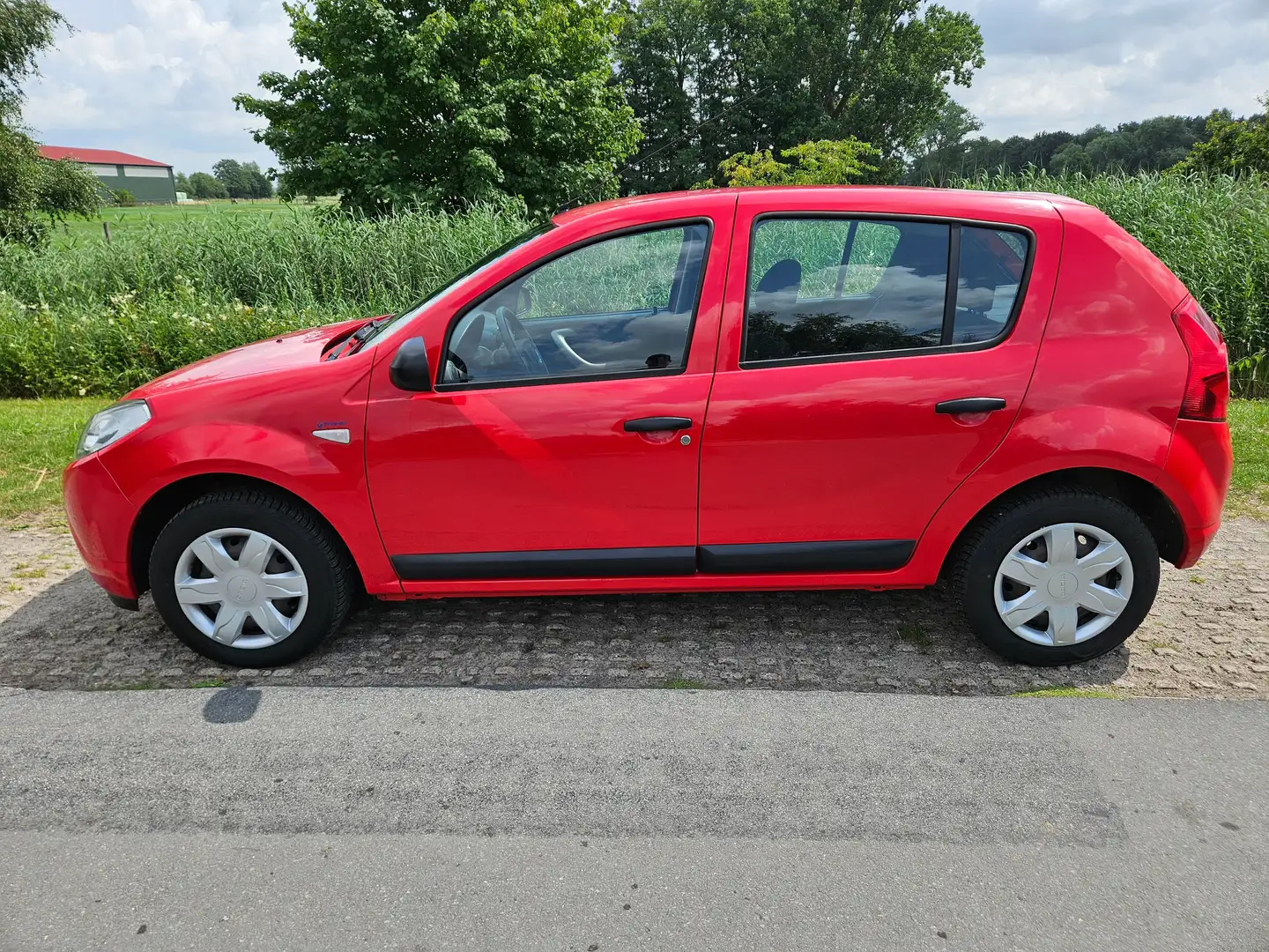 Dacia Sandero 1.4 MPI Ambiance erst 35Tkm!!! Tüv/AU neu, AHK! Rot - 2