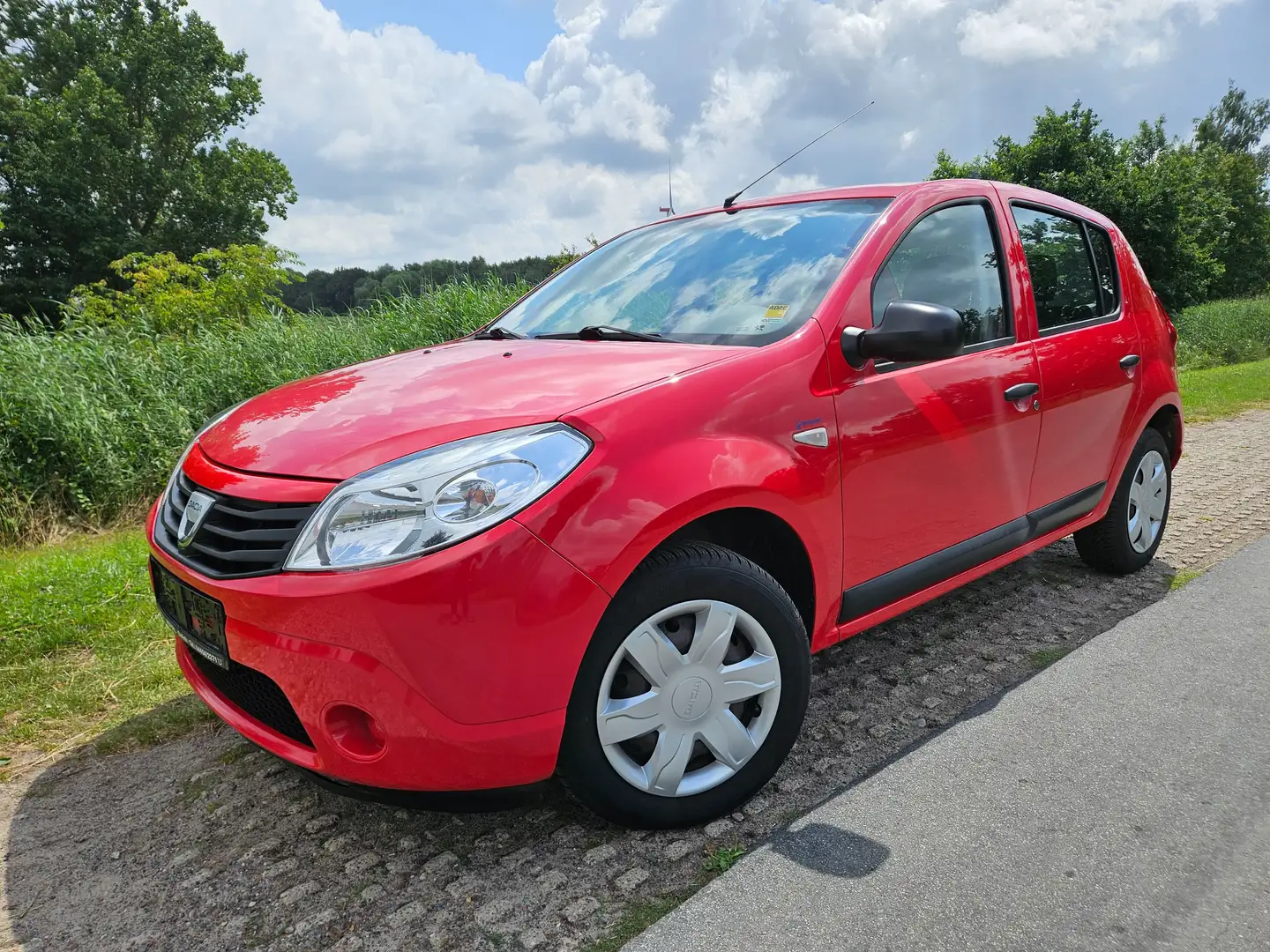 Dacia Sandero 1.4 MPI Ambiance erst 35Tkm!!! Tüv/AU neu, AHK! Rot - 1