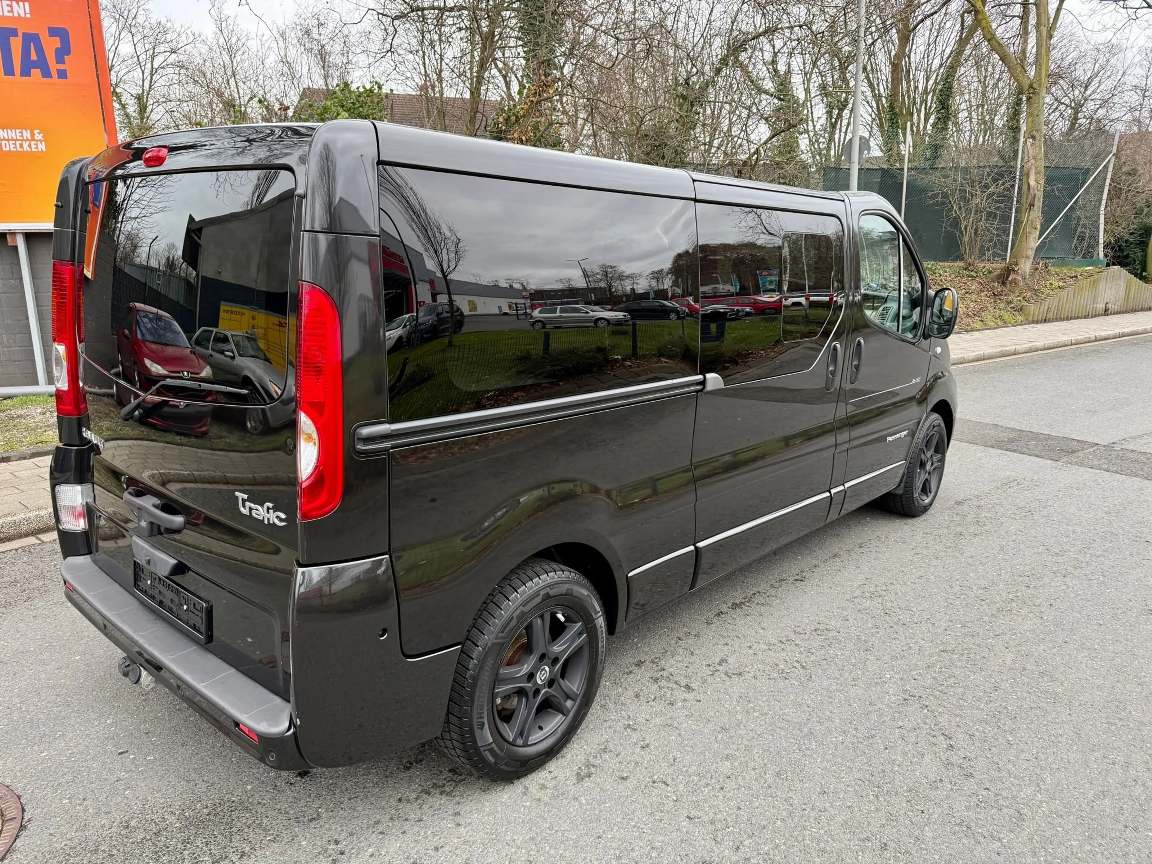 Renault Trafic Trafic 2.0 dCi 115 FAP Passenger Black Edition — photo 8