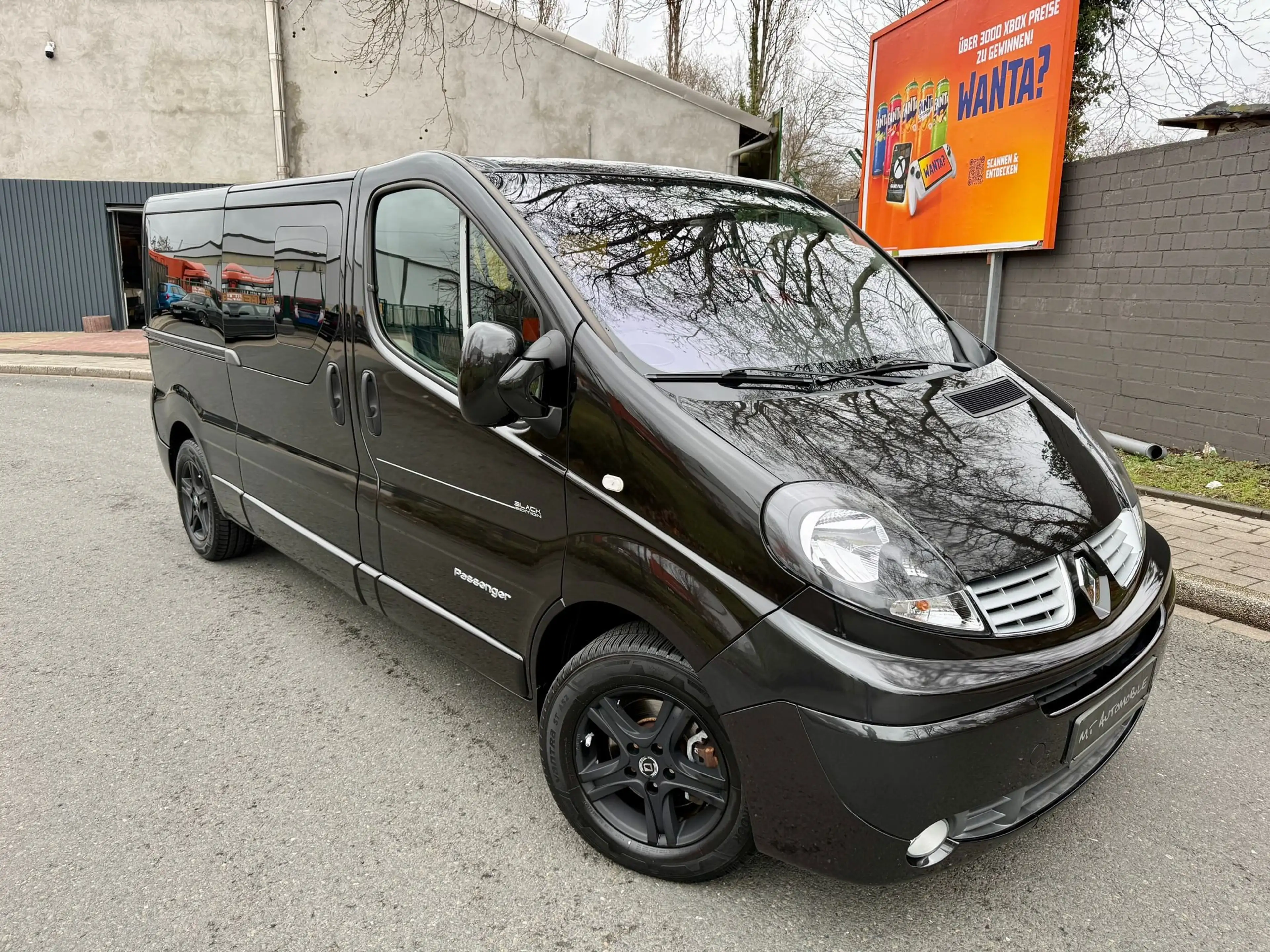 Renault Trafic Trafic 2.0 dCi 115 FAP Passenger Black Edition — photo 3