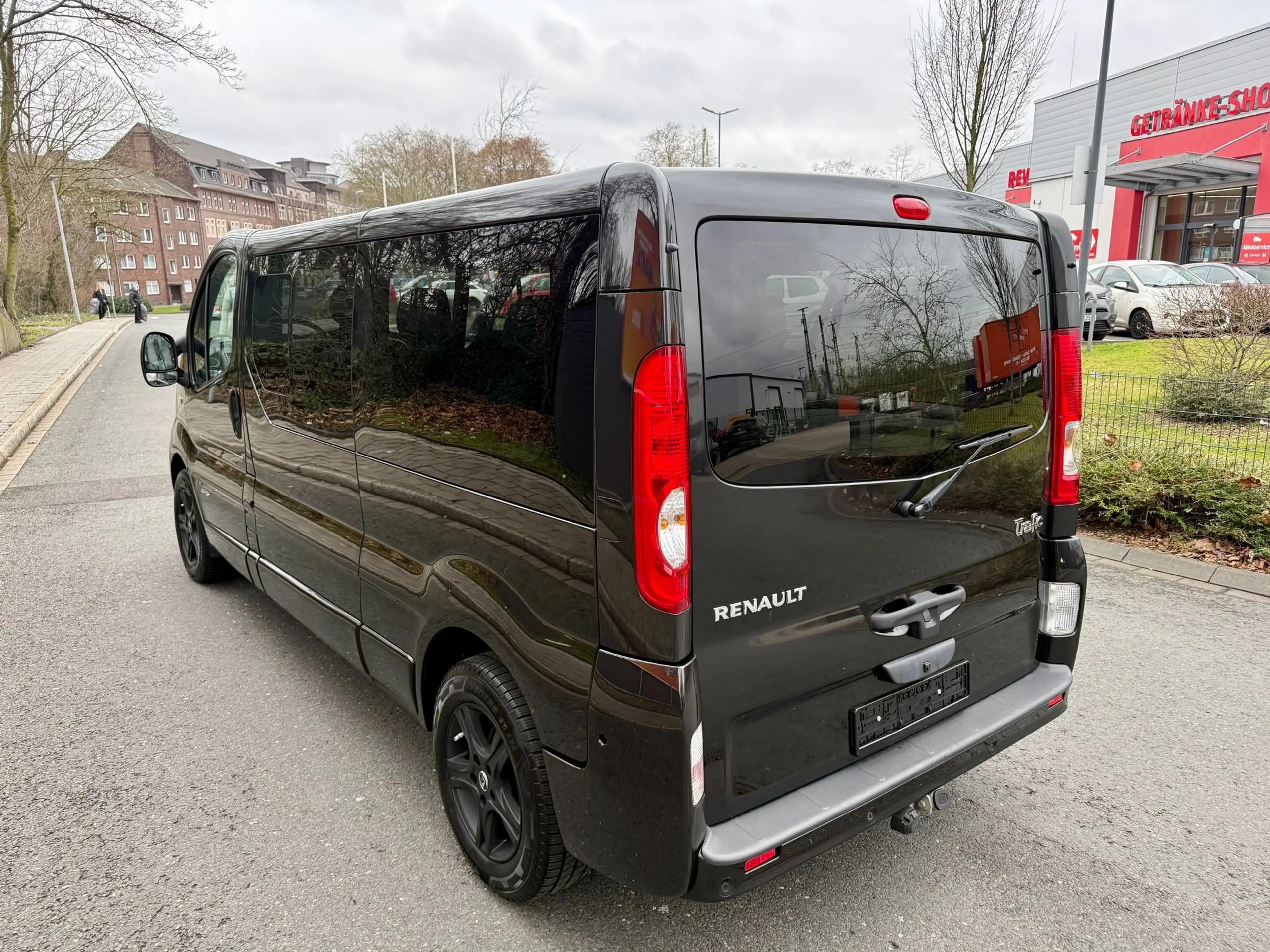 Renault Trafic Trafic 2.0 dCi 115 FAP Passenger Black Edition — photo 6