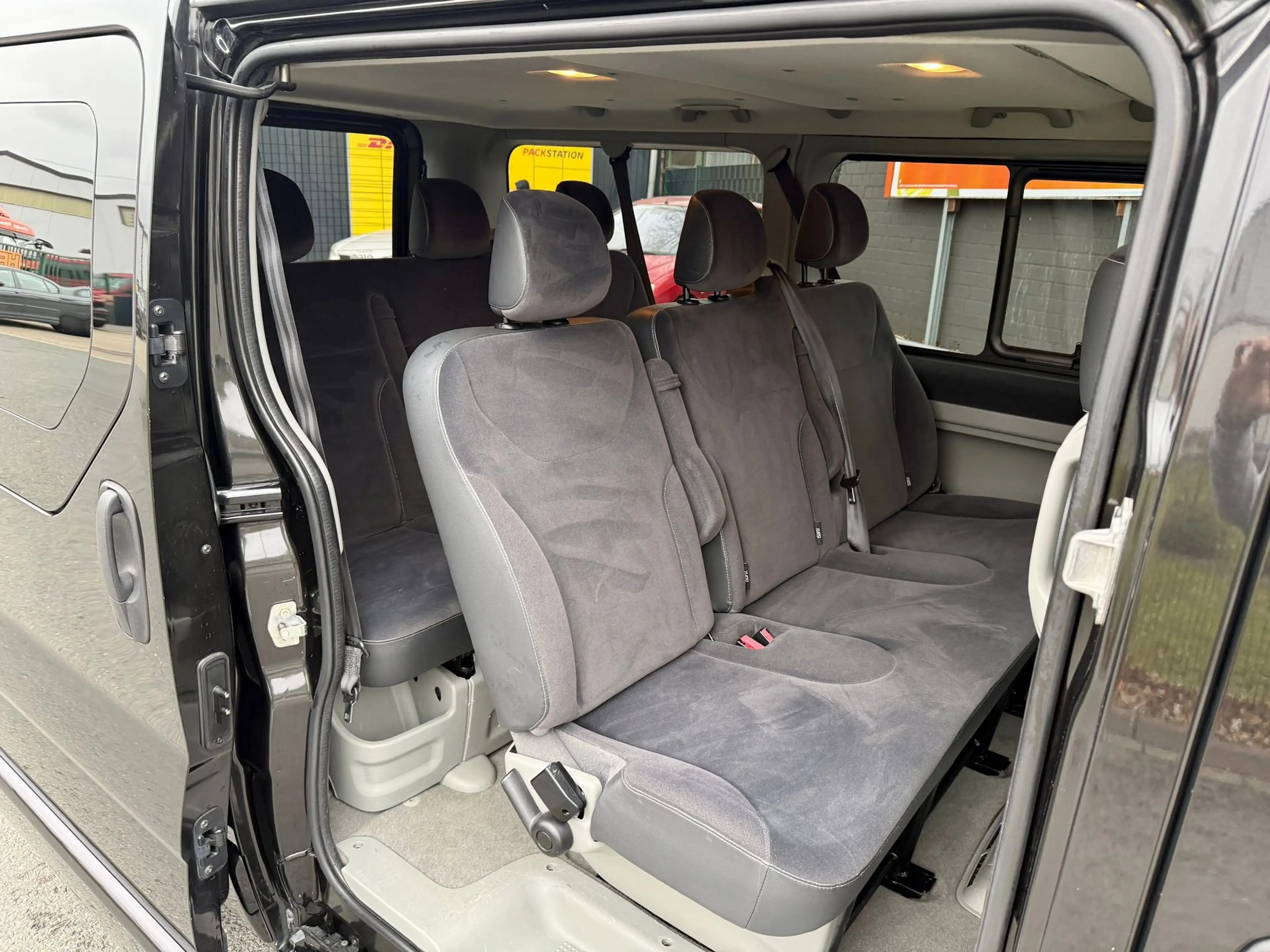 Renault Trafic Trafic 2.0 dCi 115 FAP Passenger Black Edition — photo 14