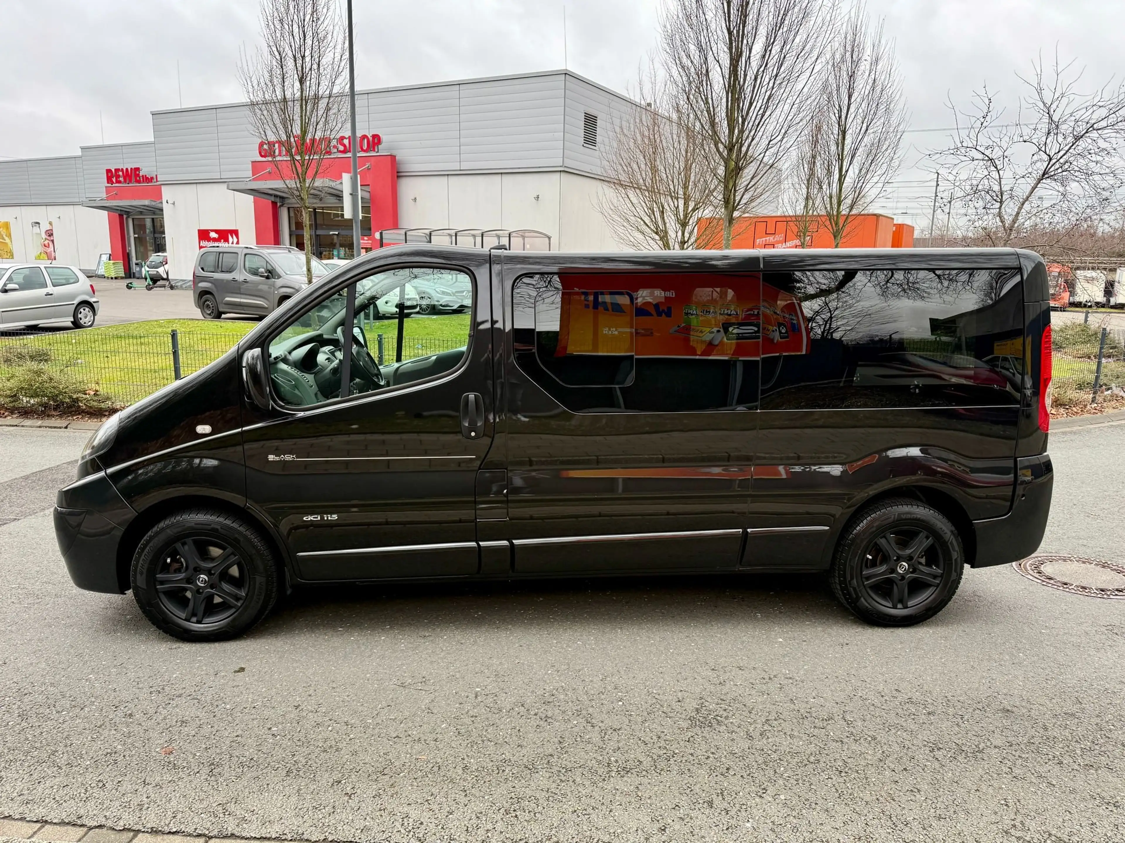 Renault Trafic Trafic 2.0 dCi 115 FAP Passenger Black Edition — photo 5