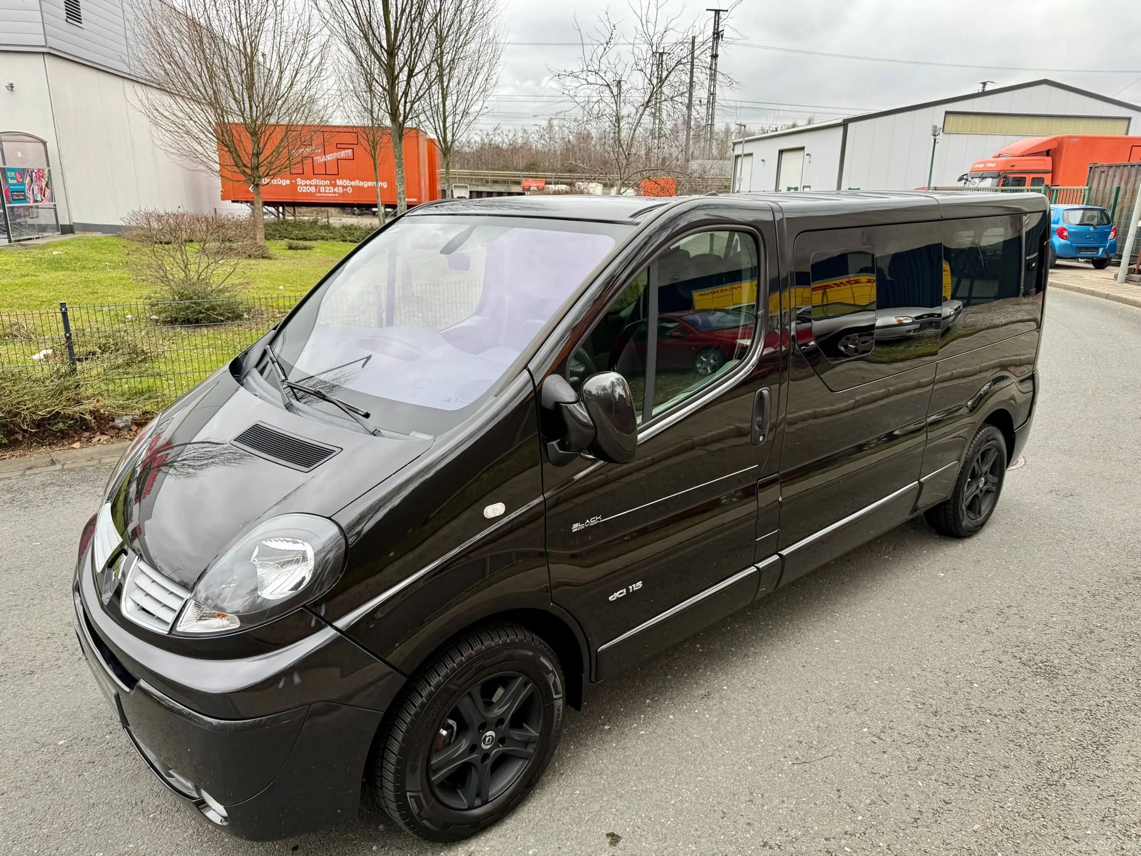 Renault Trafic Trafic 2.0 dCi 115 FAP Passenger Black Edition — photo 4