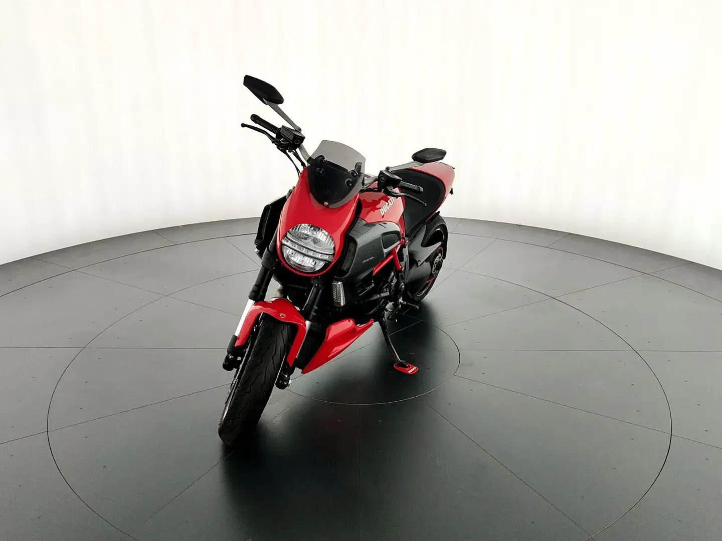 Ducati Diavel 1200 Rot - 1