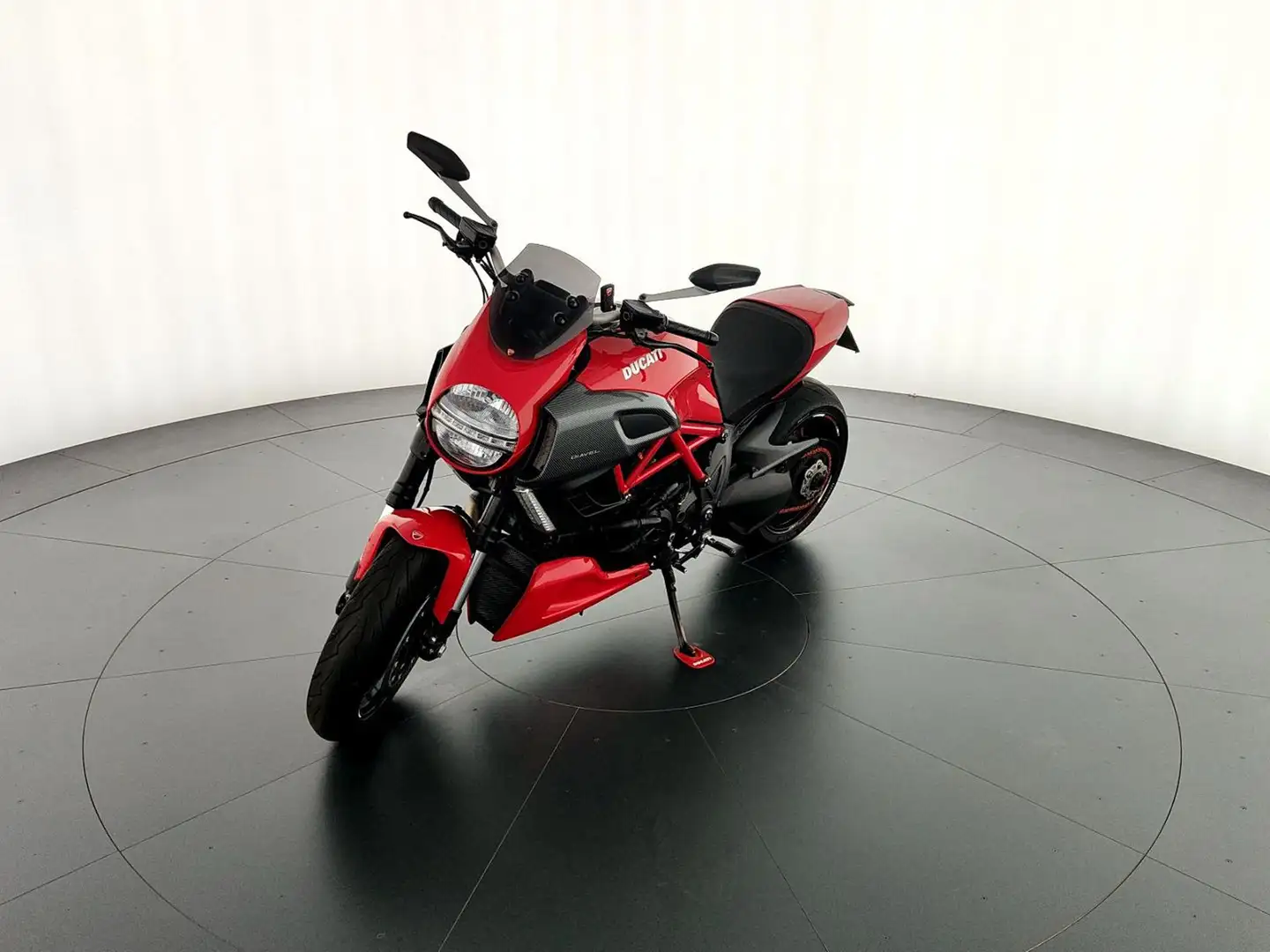Ducati Diavel 1200 Piros - 2