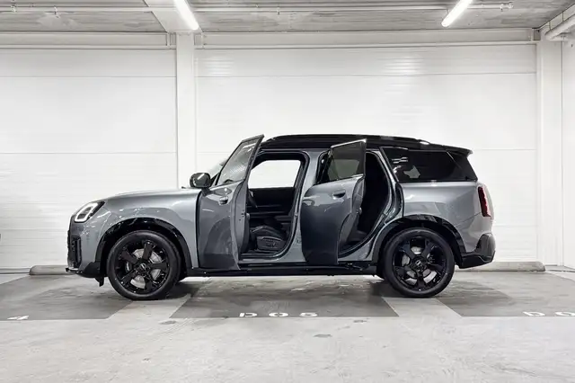 MINI Countryman view 3