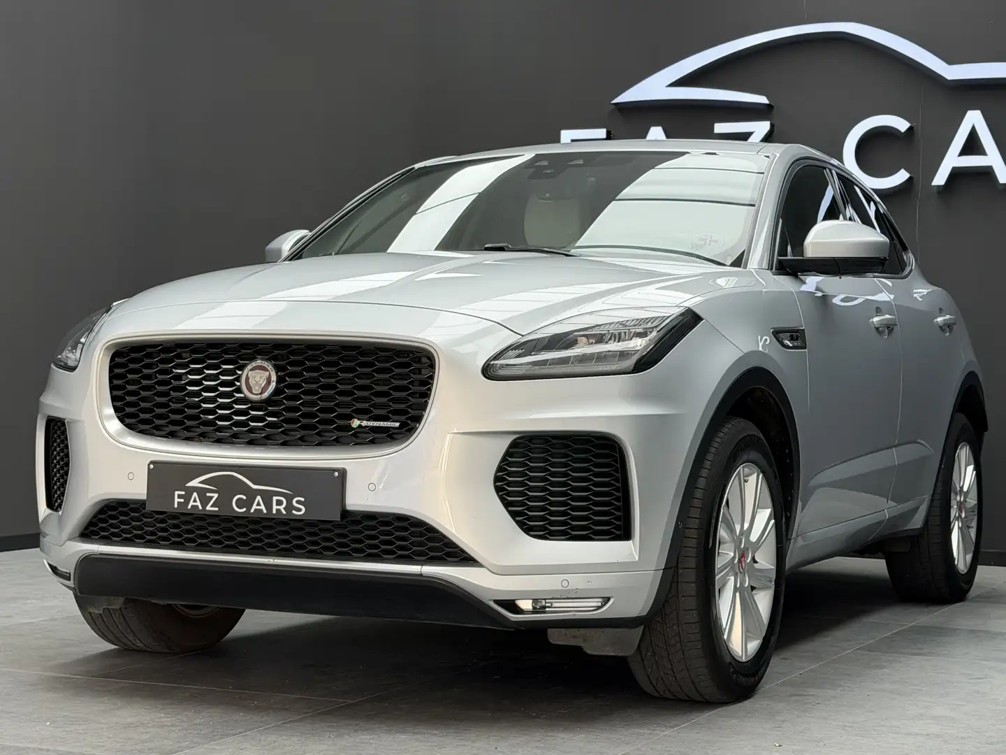 Jaguar E-Pace 2.0 D AWD R-Dynamic S *1ER PROP + LED + GARANTIE* Grijs - 2