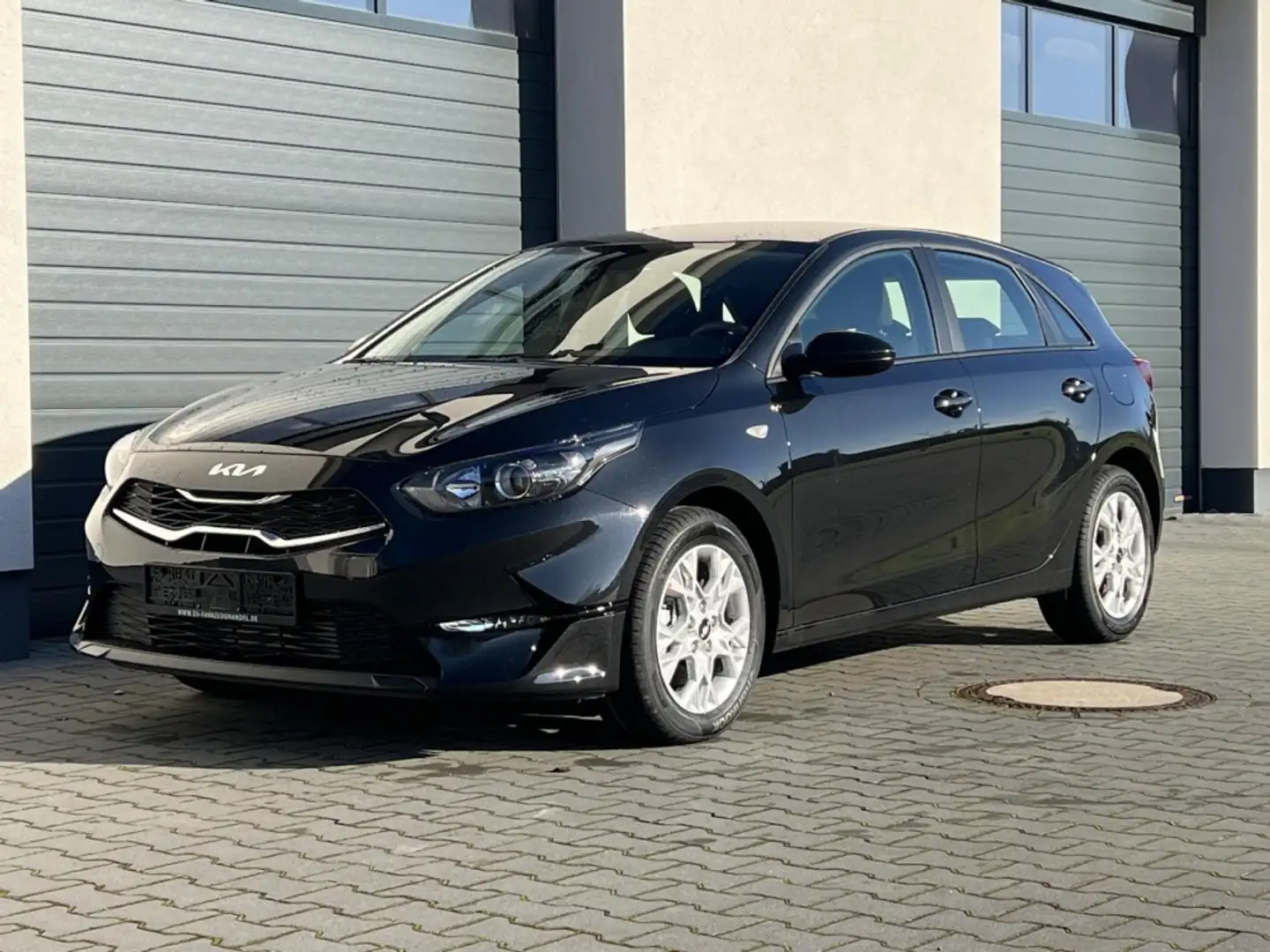 Kia Ceed / cee'd Vision Spin 1,5 T-GDi 103KW Navi 2025 Wit - 1