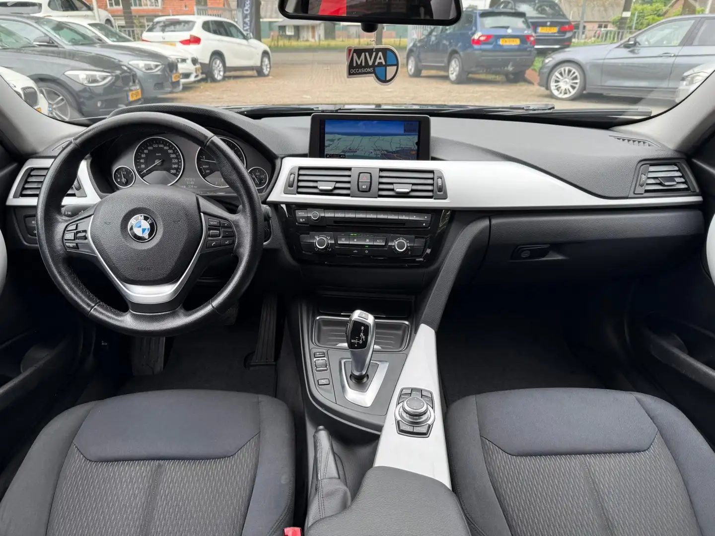 BMW 320 3-serie 320i High Executive|Xenon|Groot Navigatie| Zwart - 2