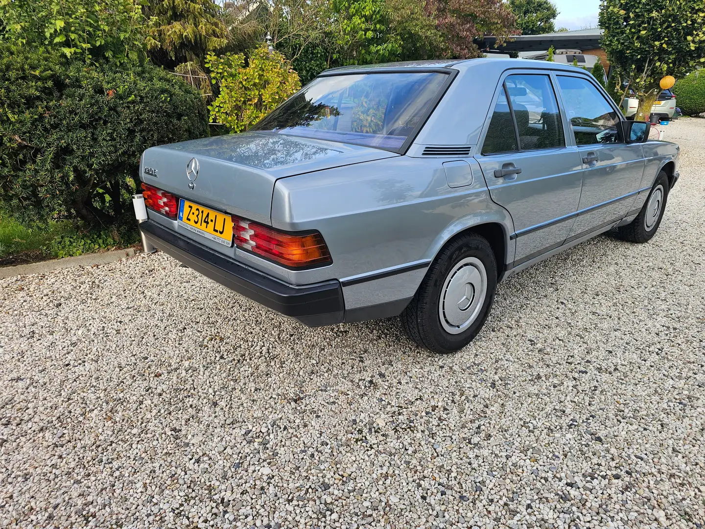 Mercedes-Benz 190 190 2.0 Stříbrná - 2
