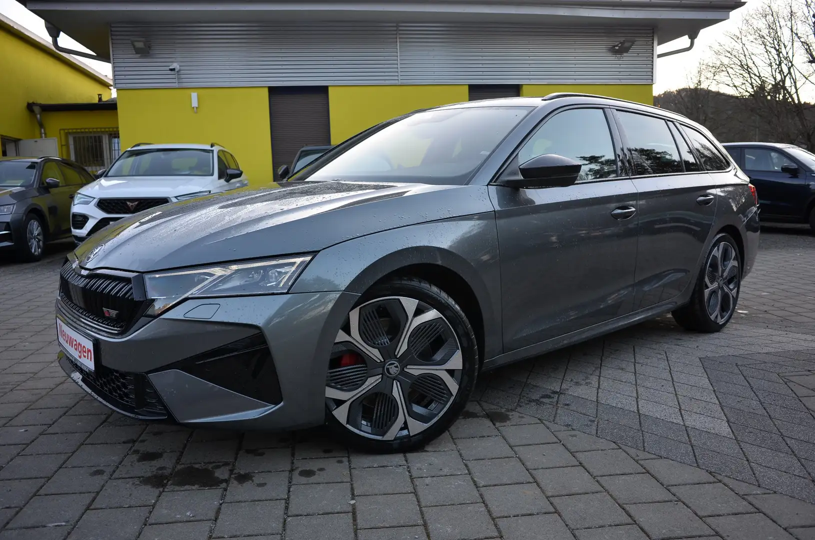Skoda Octavia Octavia Combi 2.0 TSI DSG RS+5JGAR+CANTON+19+VAR Grau - 1