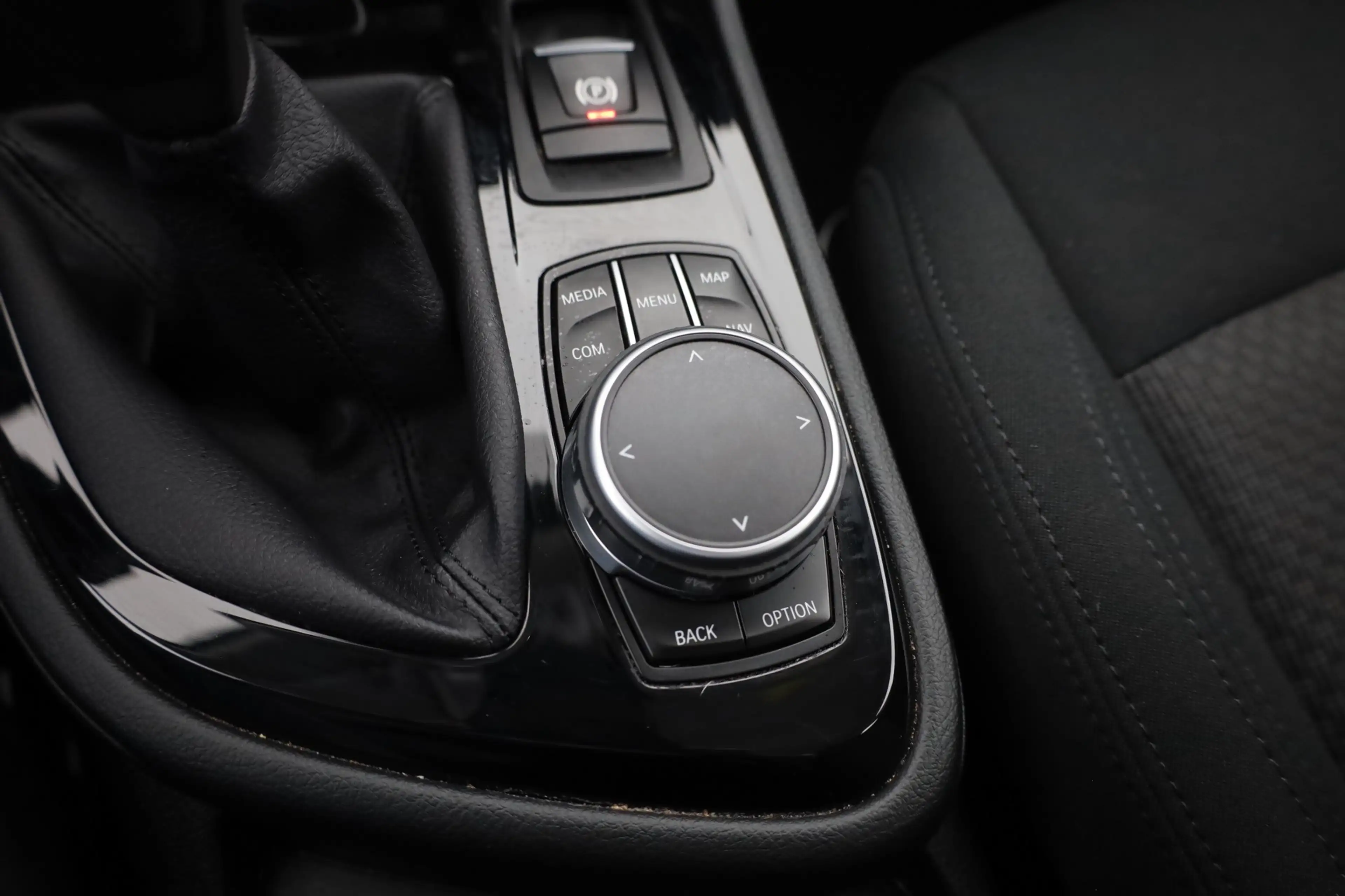 BMW 216 216i Advantage 7-Sitzer LED Navi Head-Up AHK USB — photo 14