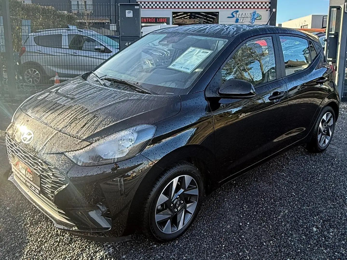 Hyundai i10 i10 1.0i Twist Techno Pack Silber - 1