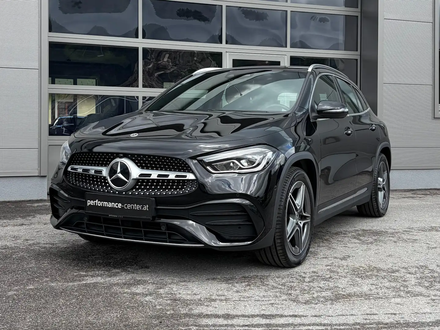 Mercedes-Benz GLA 200 ** Verkauft ** GLA 200d 4Matic AMG-Line Schwarz - 1