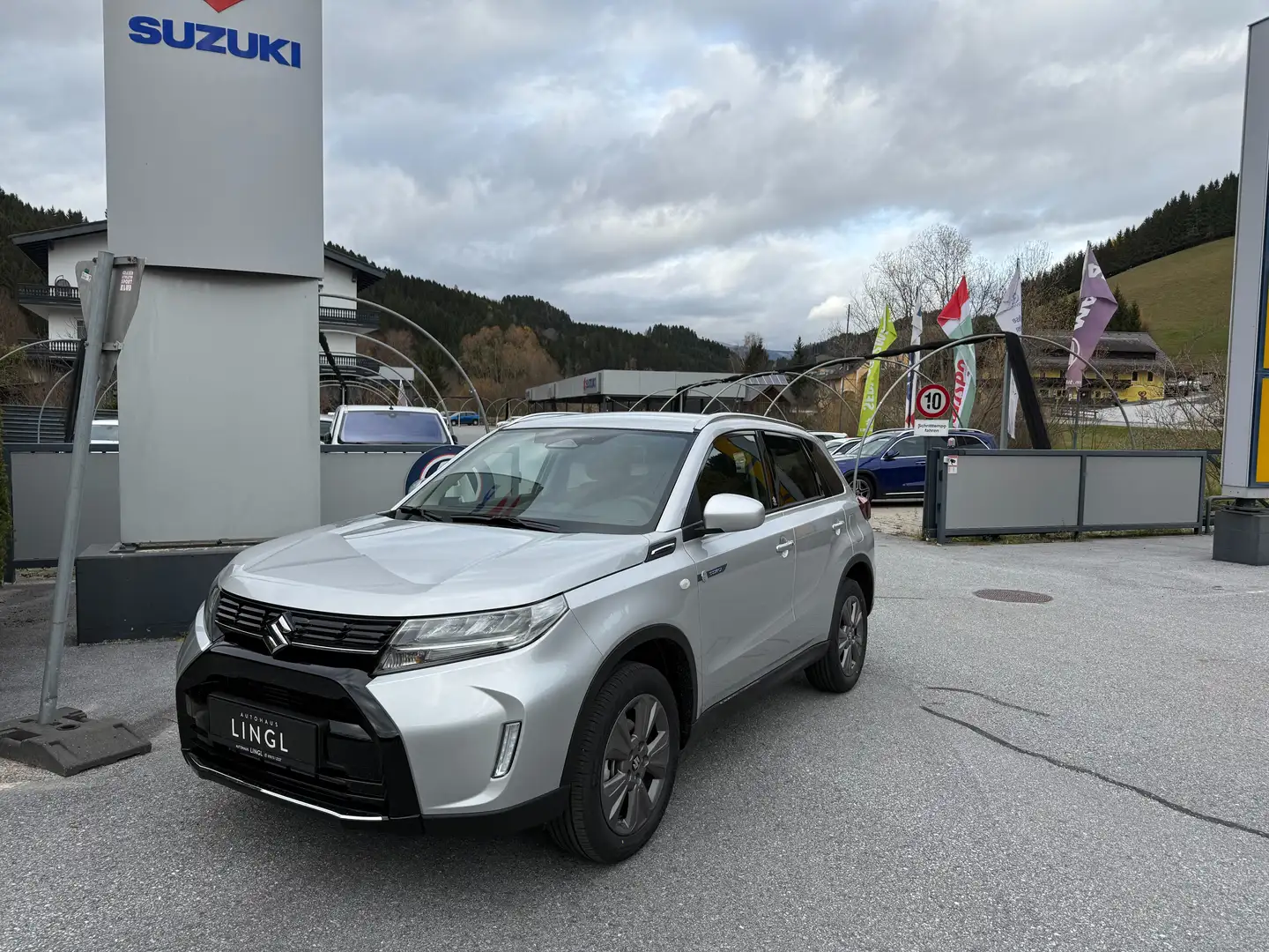 Suzuki Vitara 1,4 Hybrid ALLGRIP shine Aut. Silber - 1