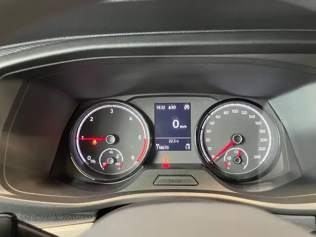 Volkswagen Transporter view 12